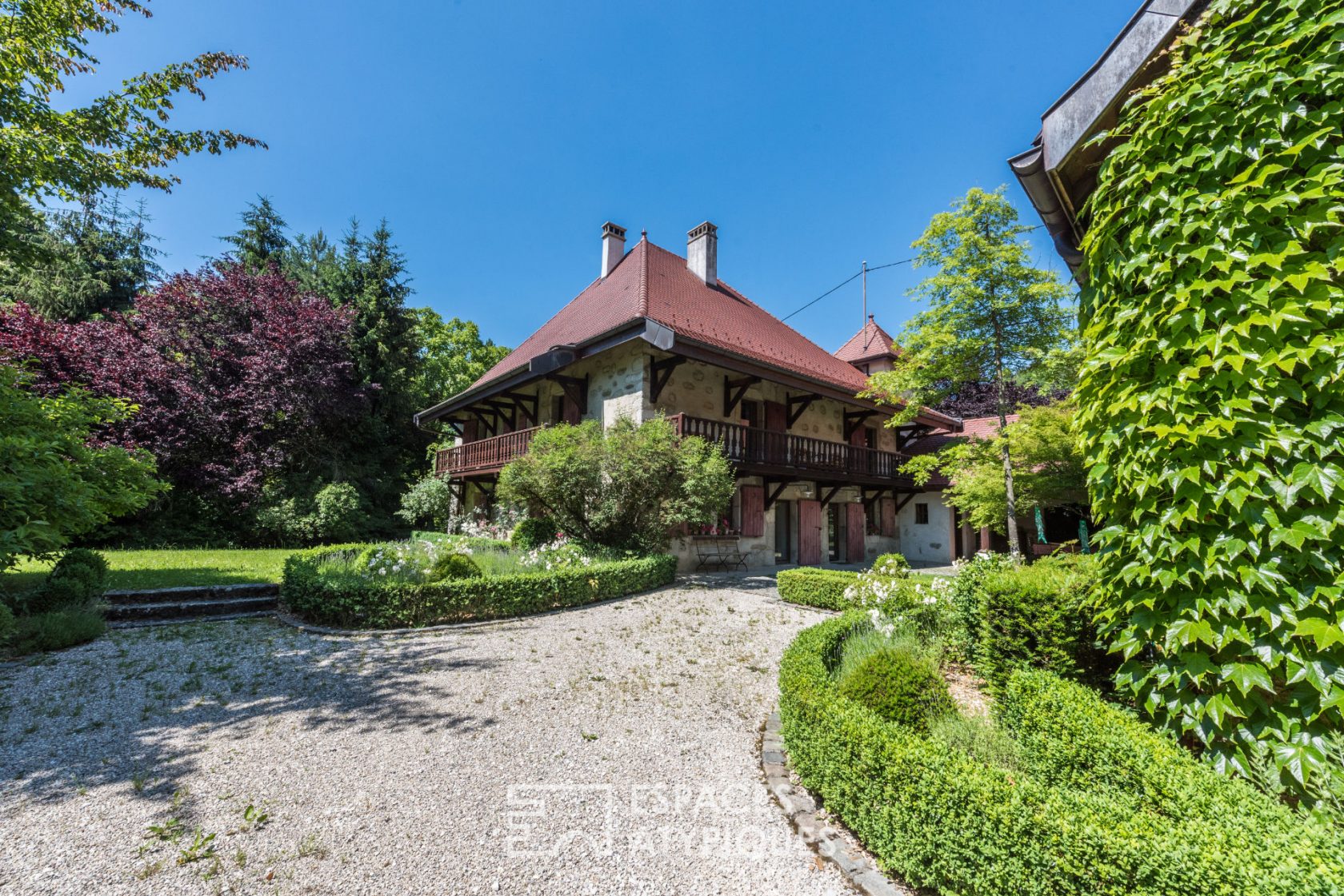 Dépendance de château rénovée au style « campagne-chic »