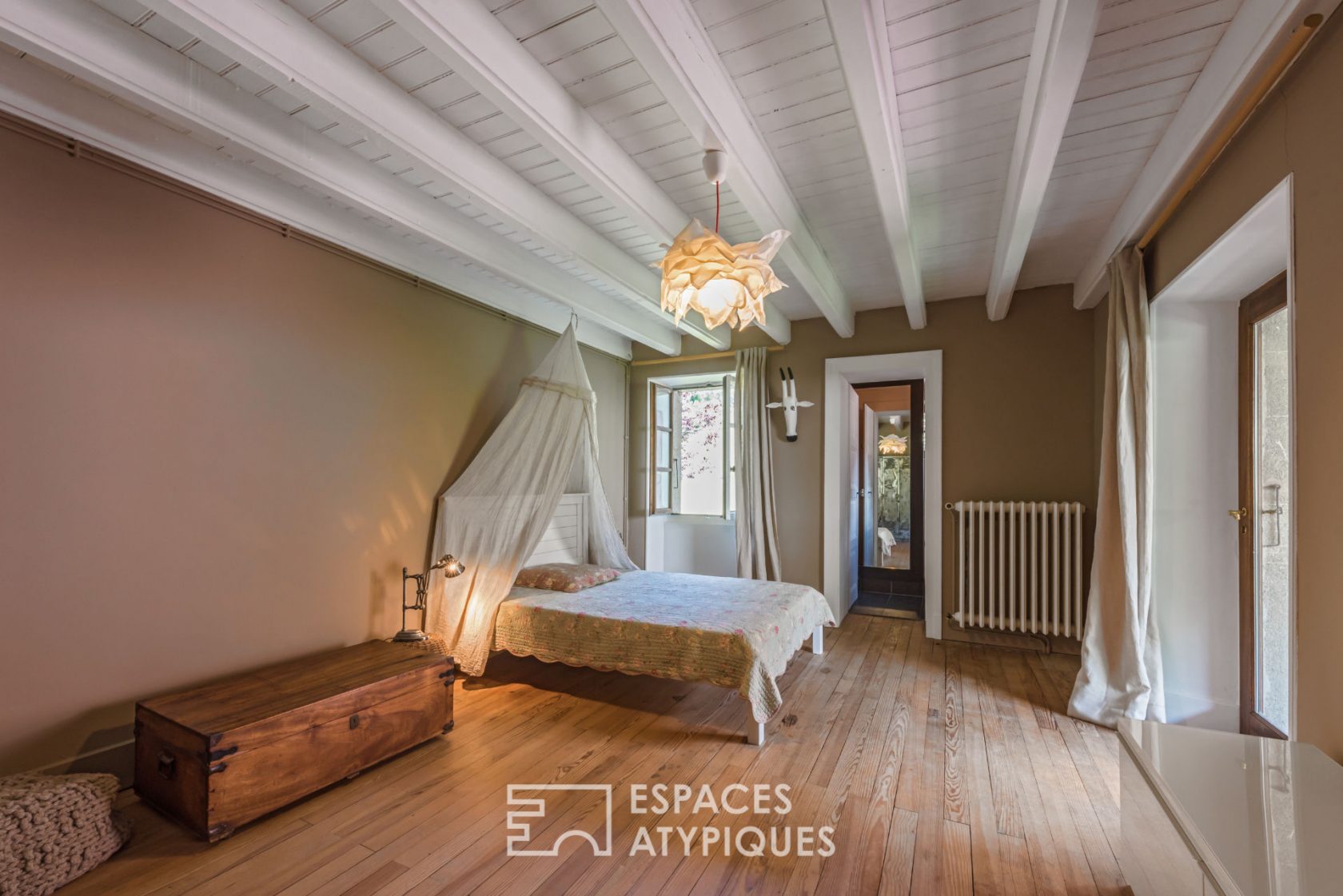 Dépendance de château rénovée au style « campagne-chic »