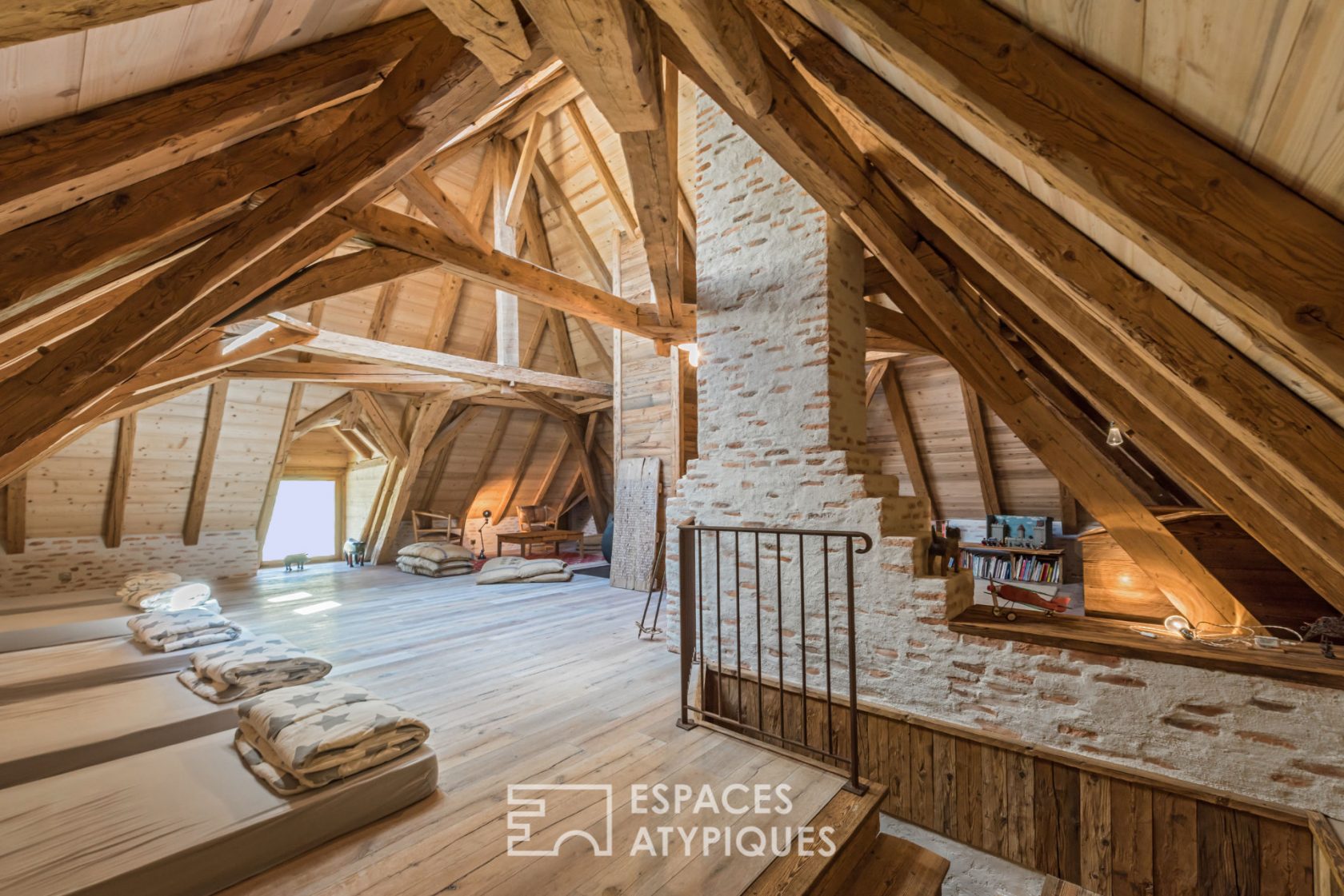 Dépendance de château rénovée au style « campagne-chic »