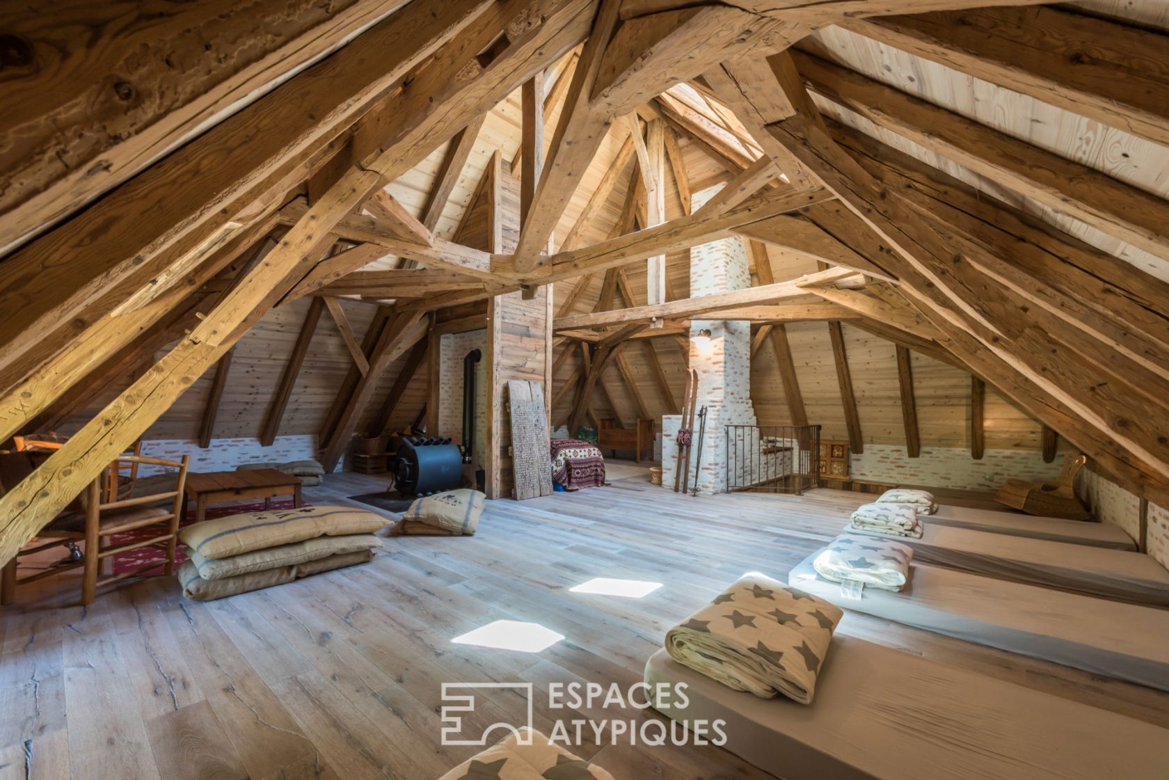 Dépendance de château rénovée au style « campagne-chic »