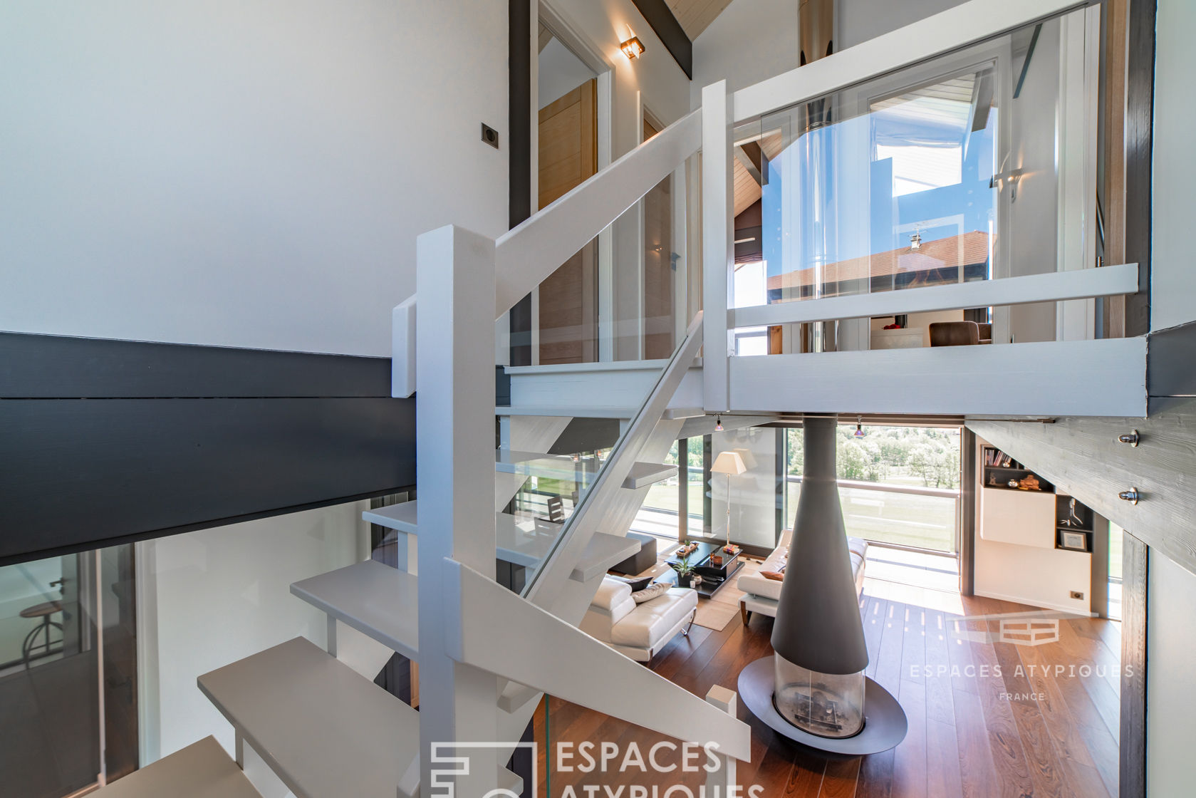 VILLA CONTEMPORAINE AVEC VUE CONTEMPLATIVE