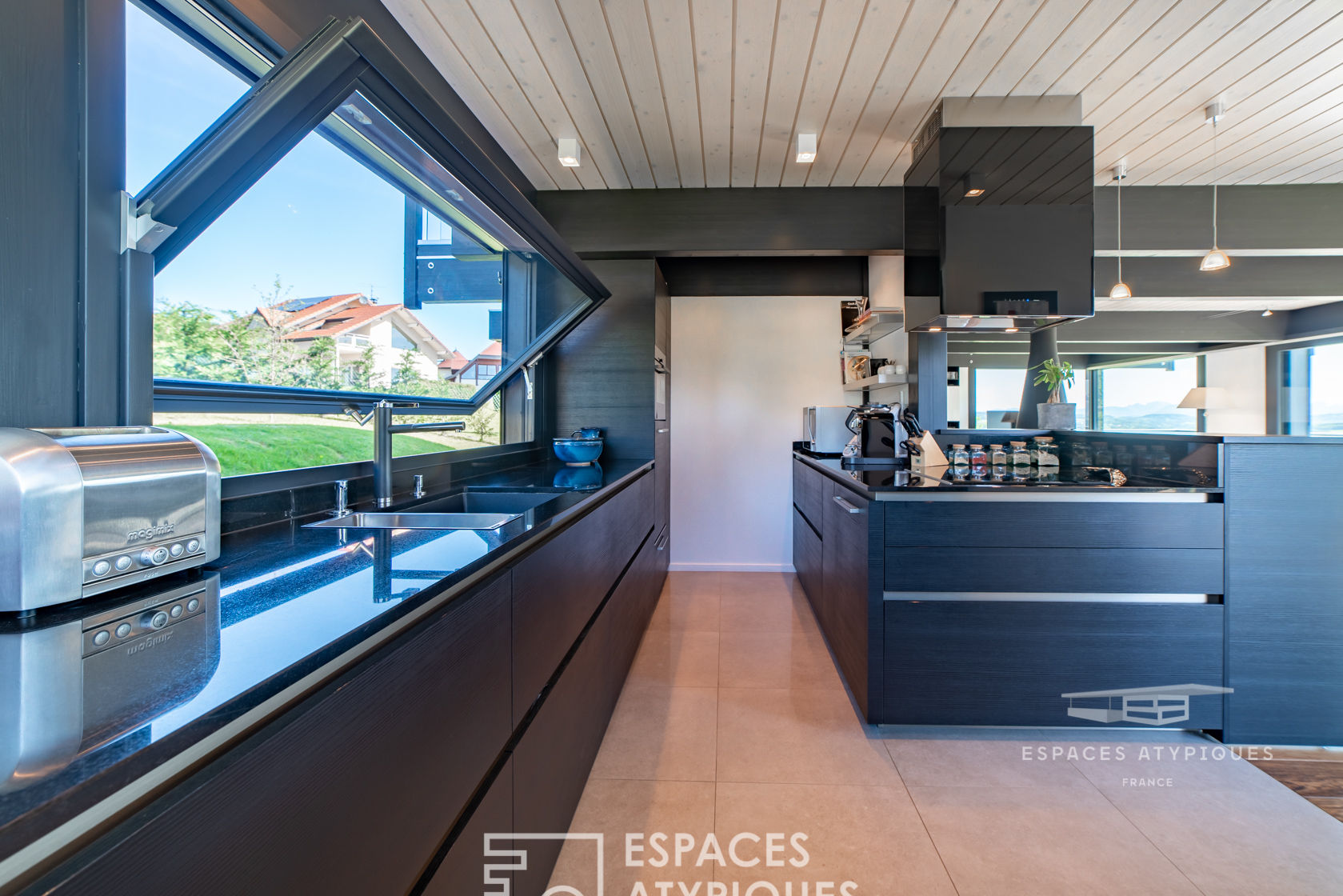 VILLA CONTEMPORAINE AVEC VUE CONTEMPLATIVE