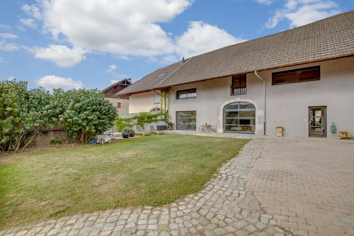 CORPS DE FERME RÉINVENTÉ ET SON ANNEXE