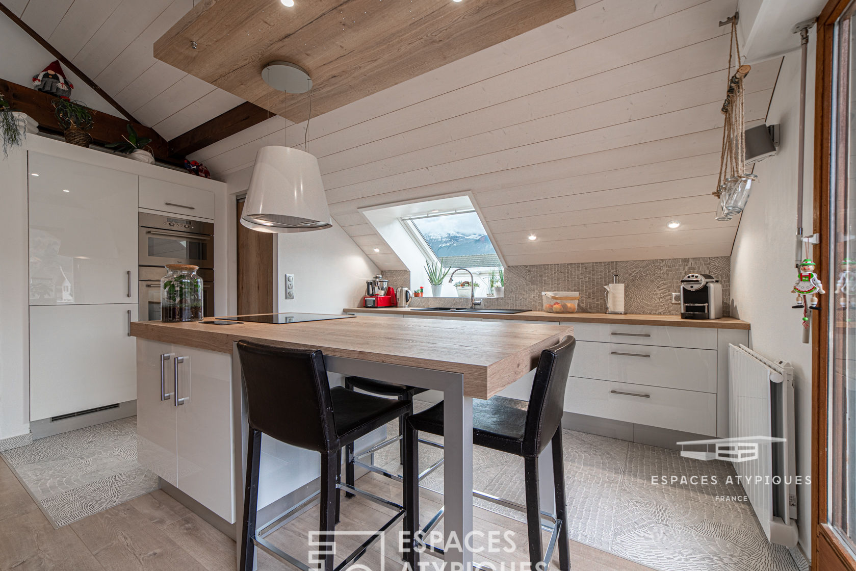 Dernier-étage contemporain avec terrasse