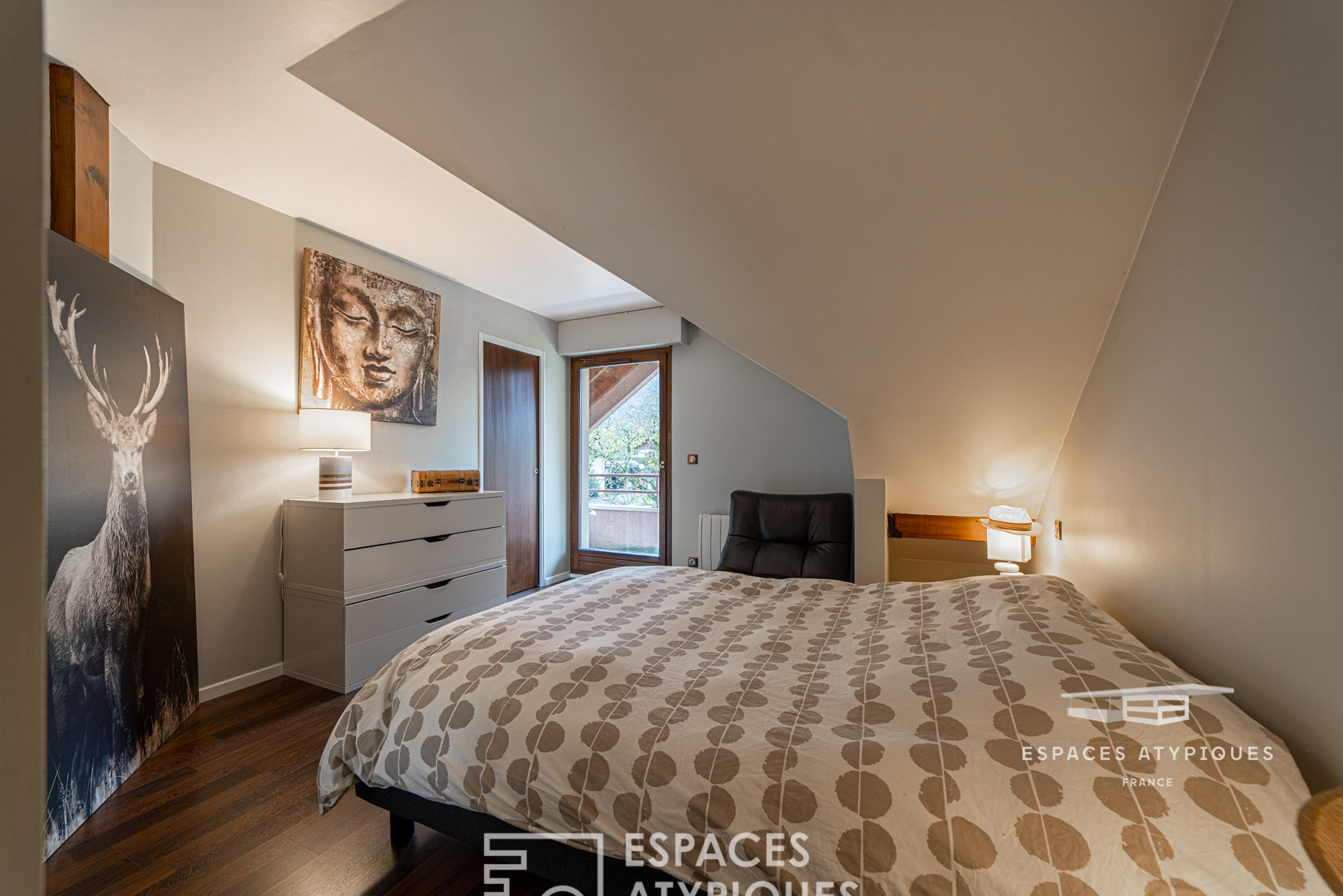 Dernier-étage contemporain avec terrasse