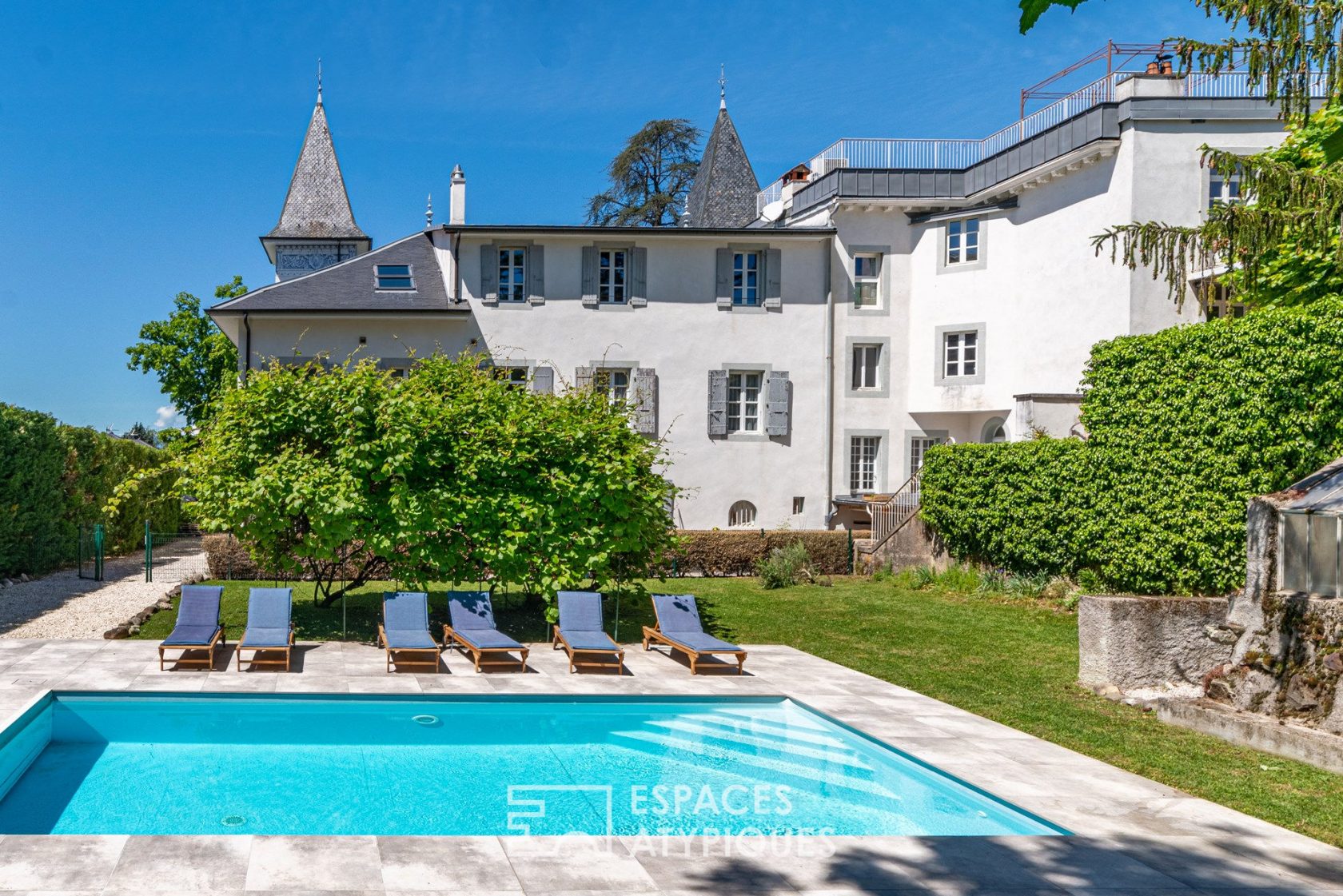 Duplex d’exception en rez-de-jardin d’un château