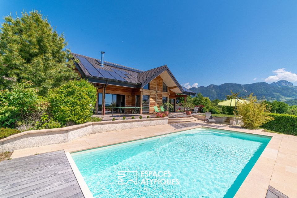 74570 THORENS GLIERES - Ossature bois aux beaux volumes avec piscine - Réf. 825EA