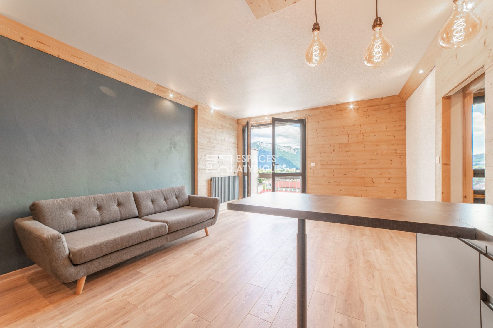 Appartement contemporain avec vue