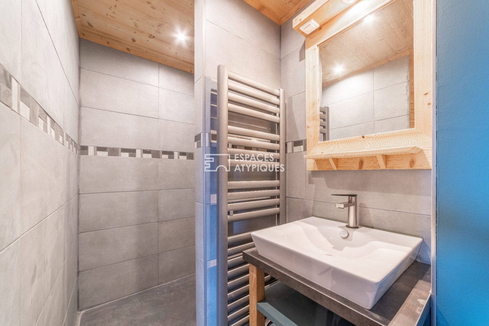Appartement contemporain avec vue