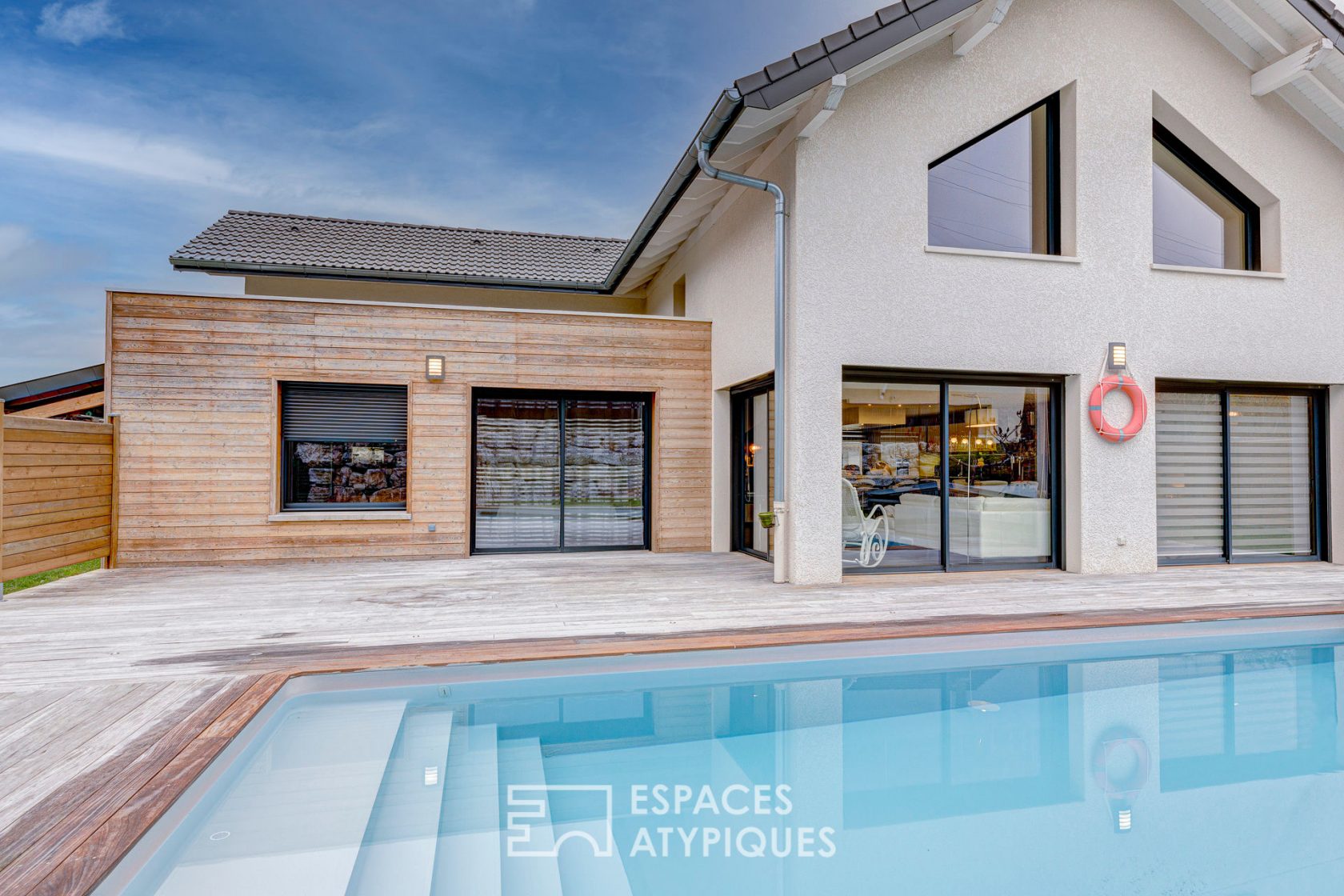 Villa contemporaine avec vue lac