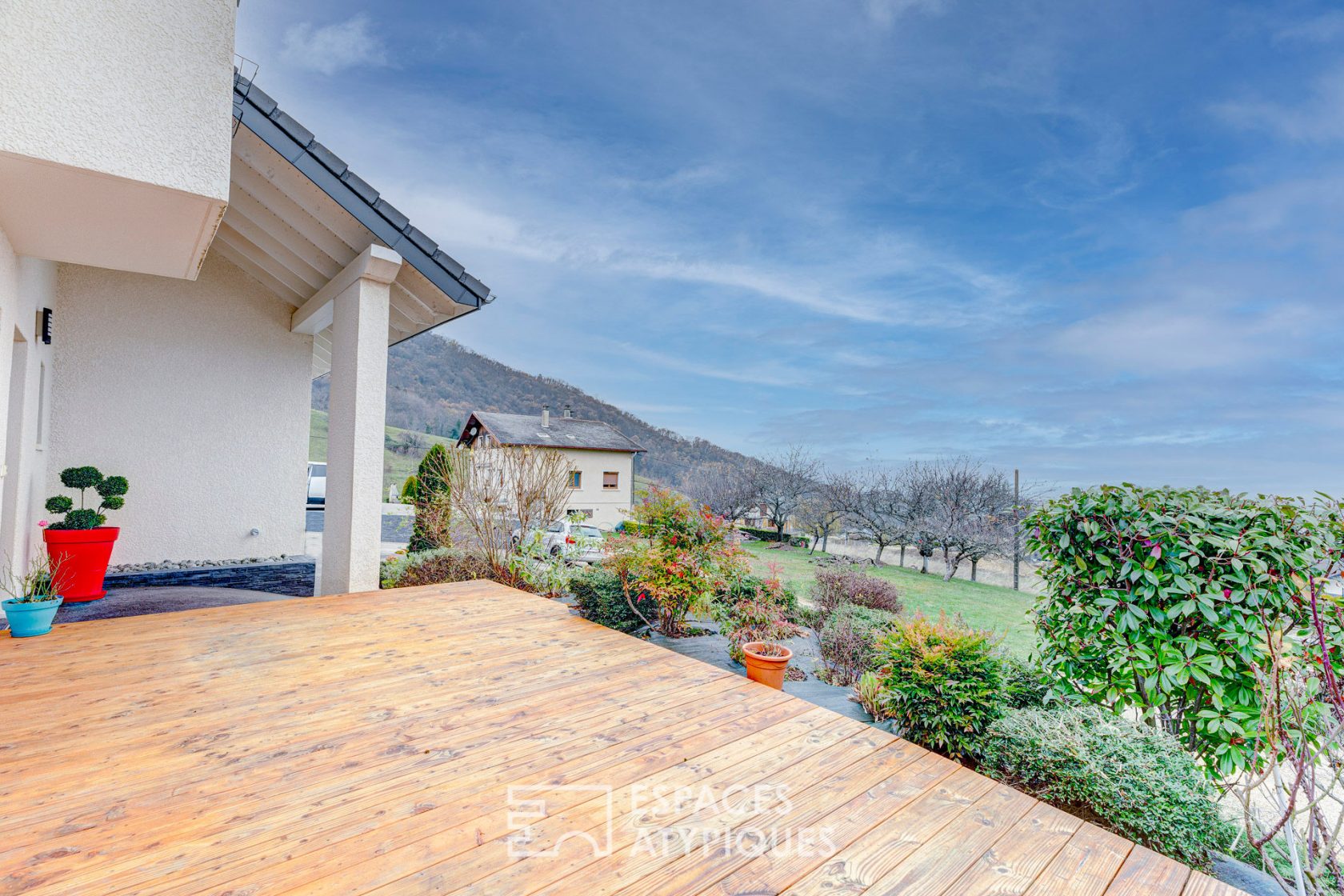 Villa contemporaine avec vue lac