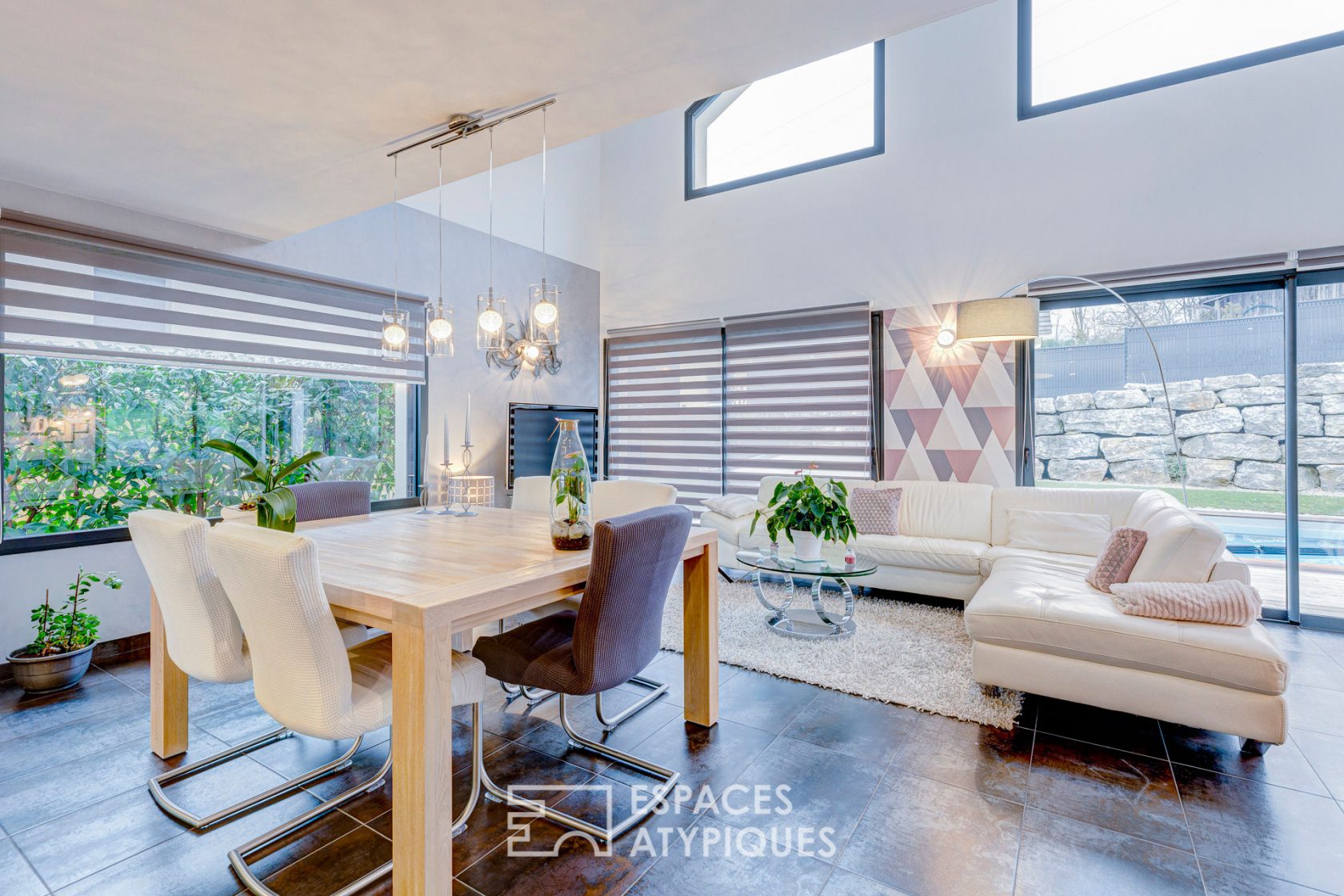 Villa contemporaine avec vue lac