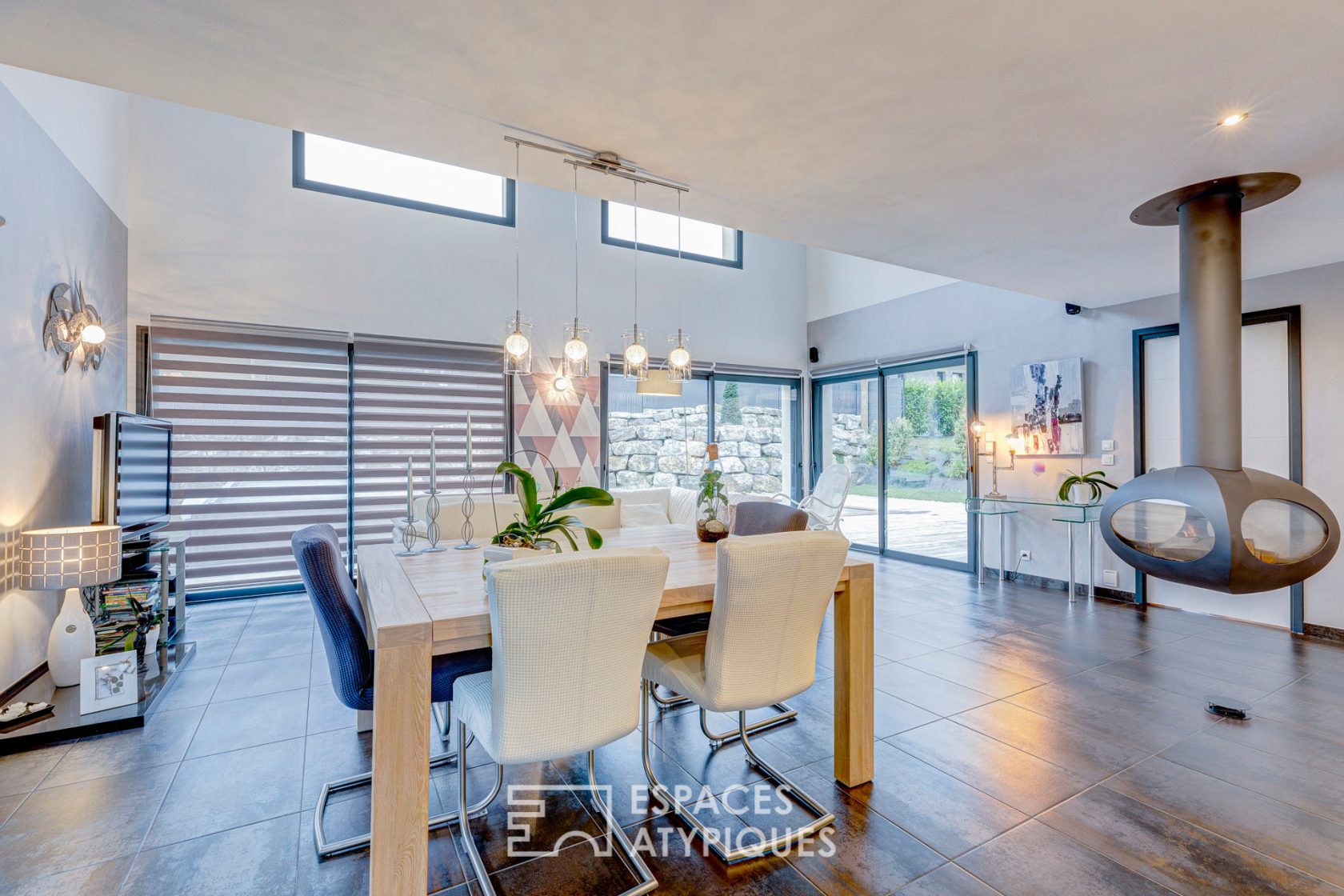 Villa contemporaine avec vue lac