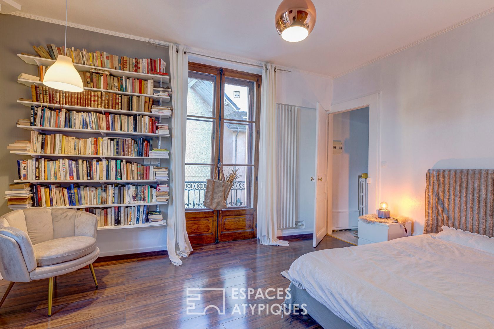 Renovated Haussmann-style apartment in the heart of the city