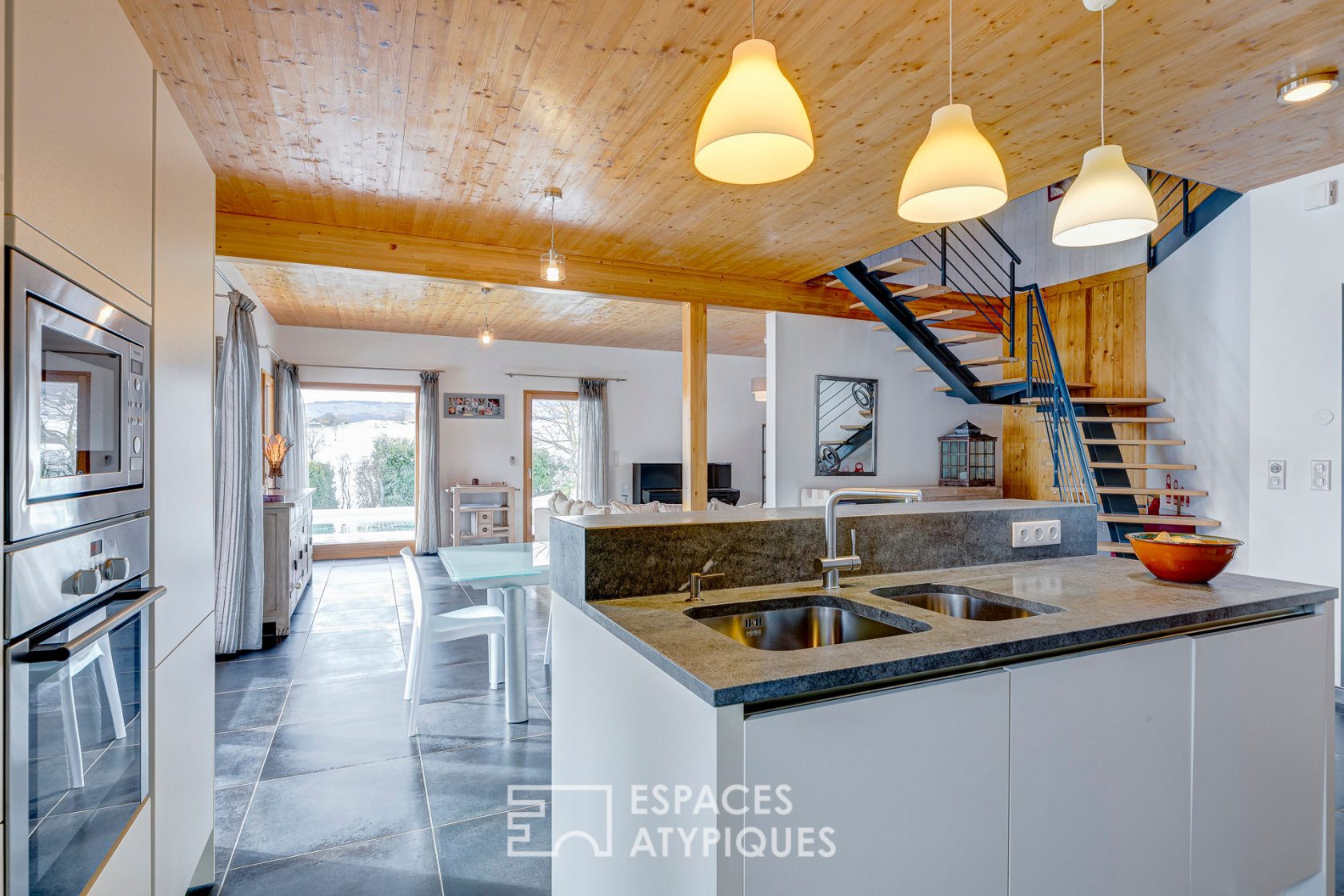 Maison d’architecte ossature bois avec piscine