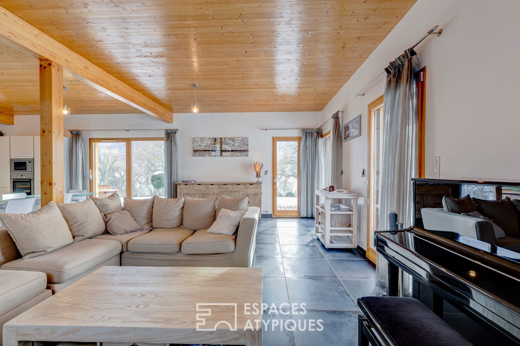 Maison d’architecte ossature bois avec piscine