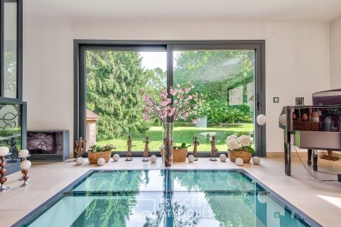 Superbe maison aux beaux volumes avec piscine intérieure