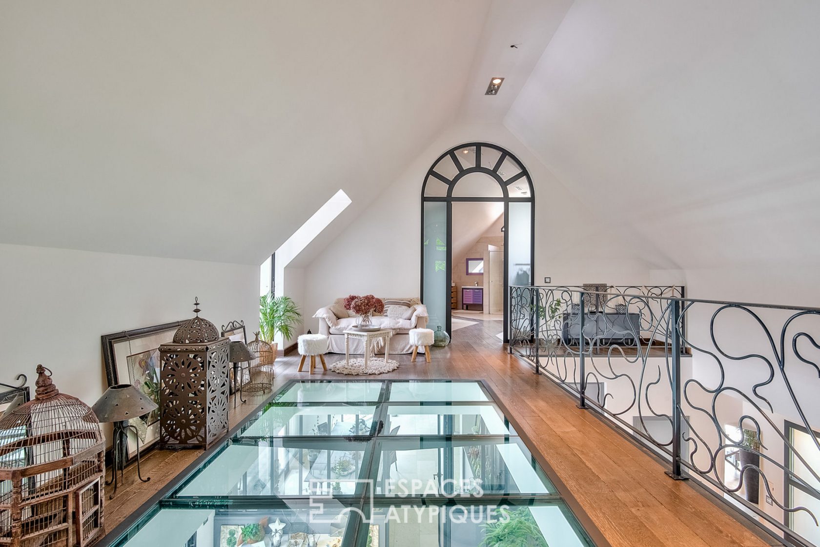 Superbe maison aux beaux volumes avec piscine intérieure