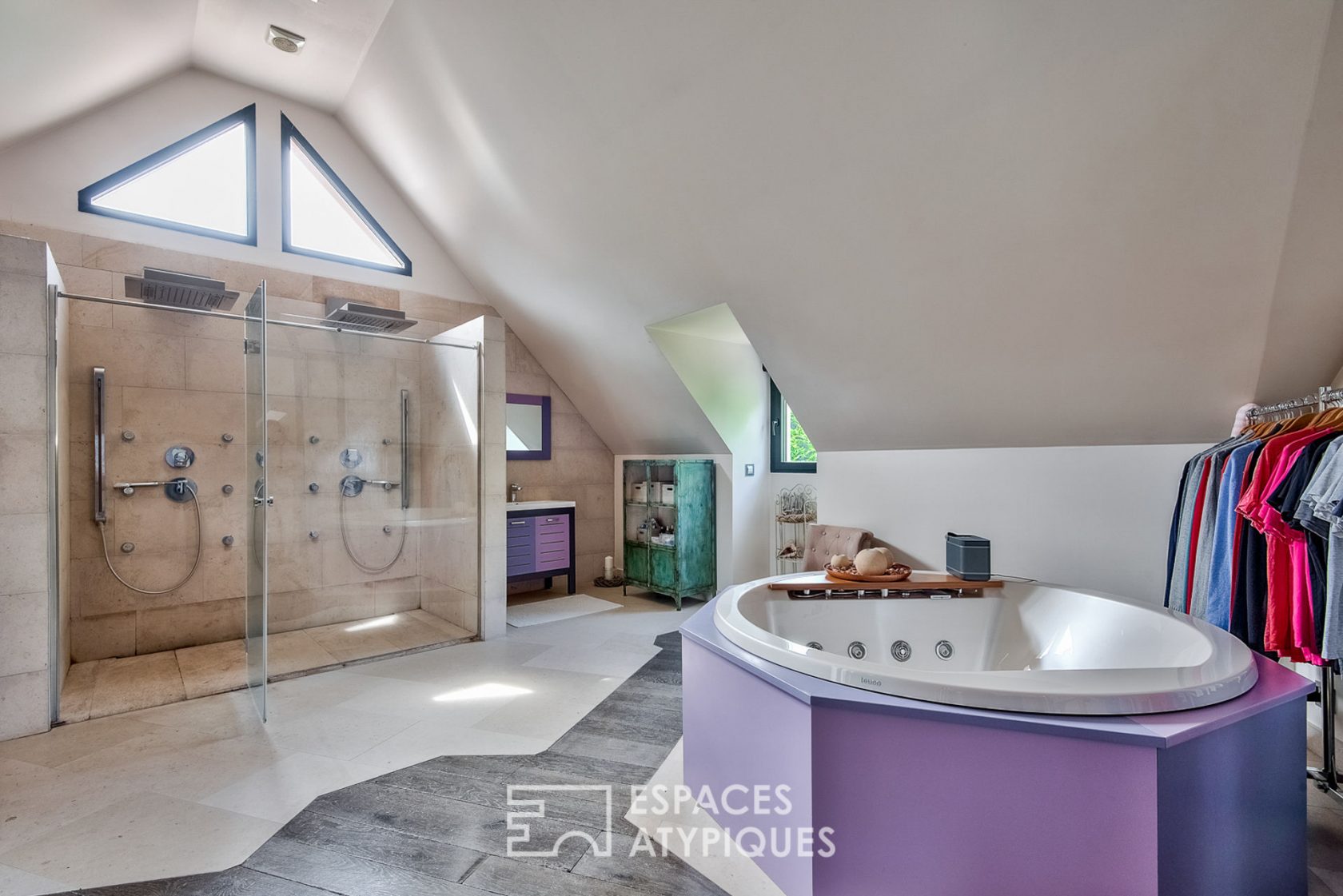 Superbe maison aux beaux volumes avec piscine intérieure