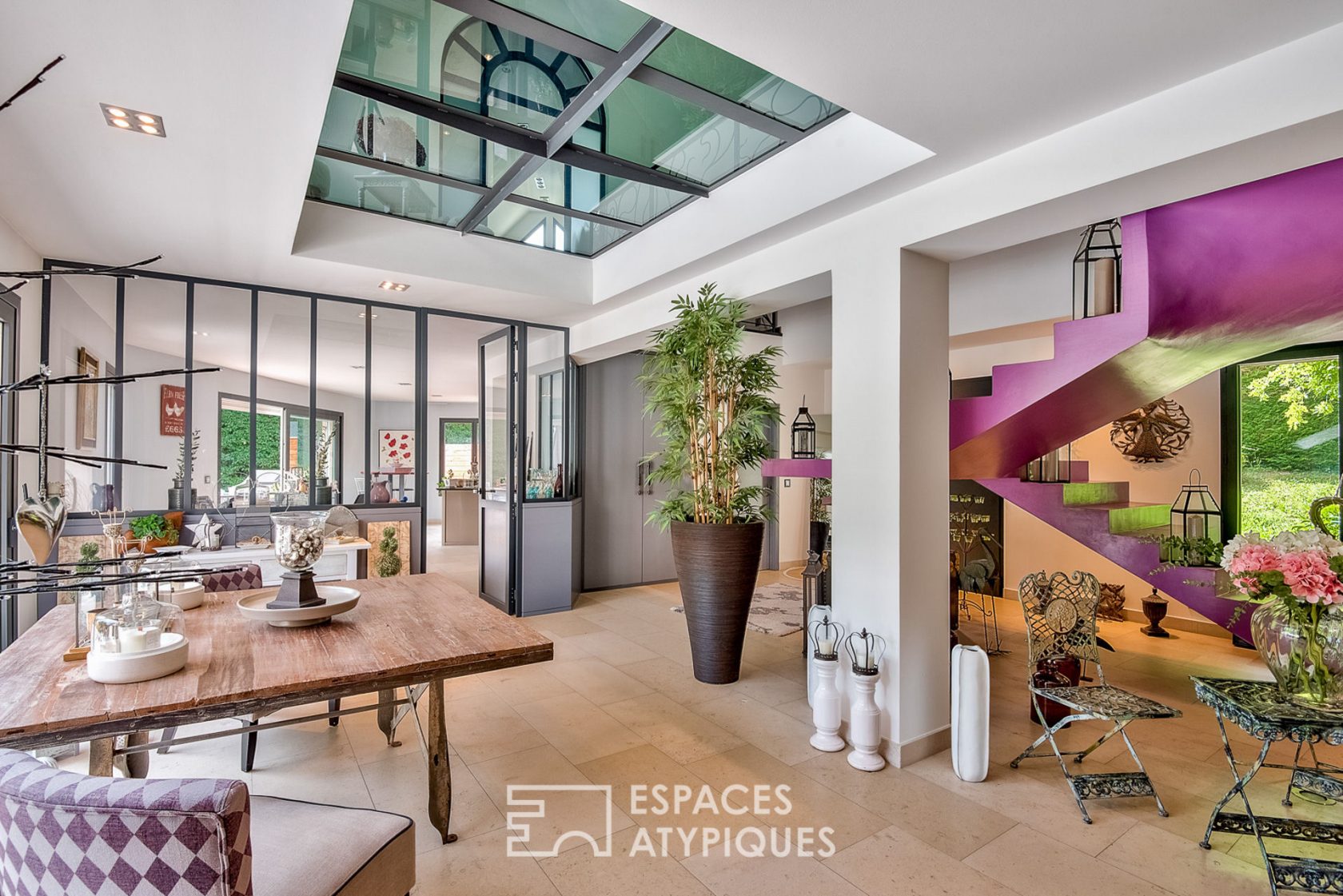 Superbe maison aux beaux volumes avec piscine intérieure