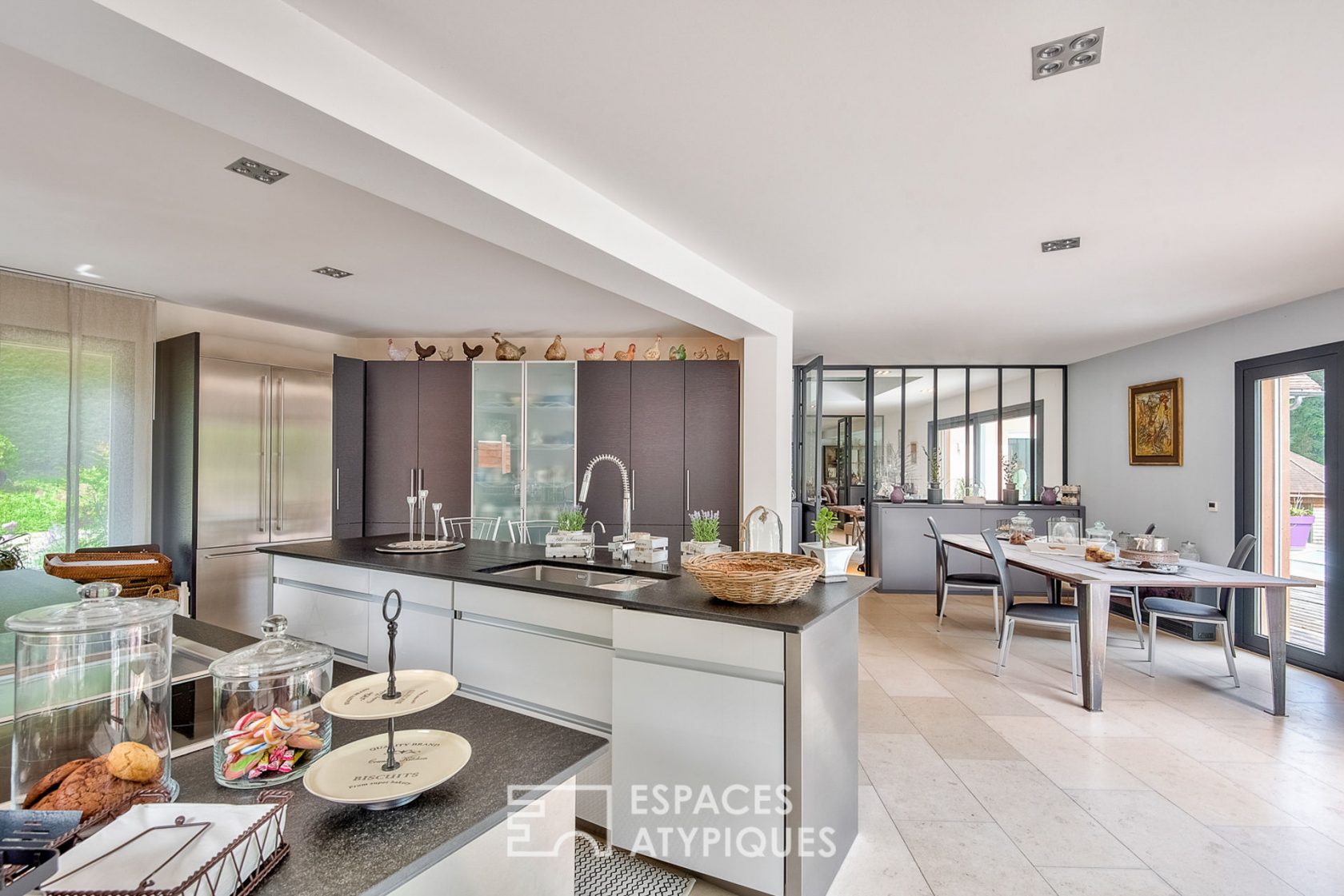 Superbe maison aux beaux volumes avec piscine intérieure