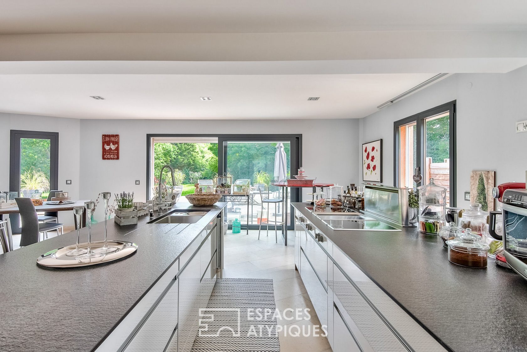 Superbe maison aux beaux volumes avec piscine intérieure