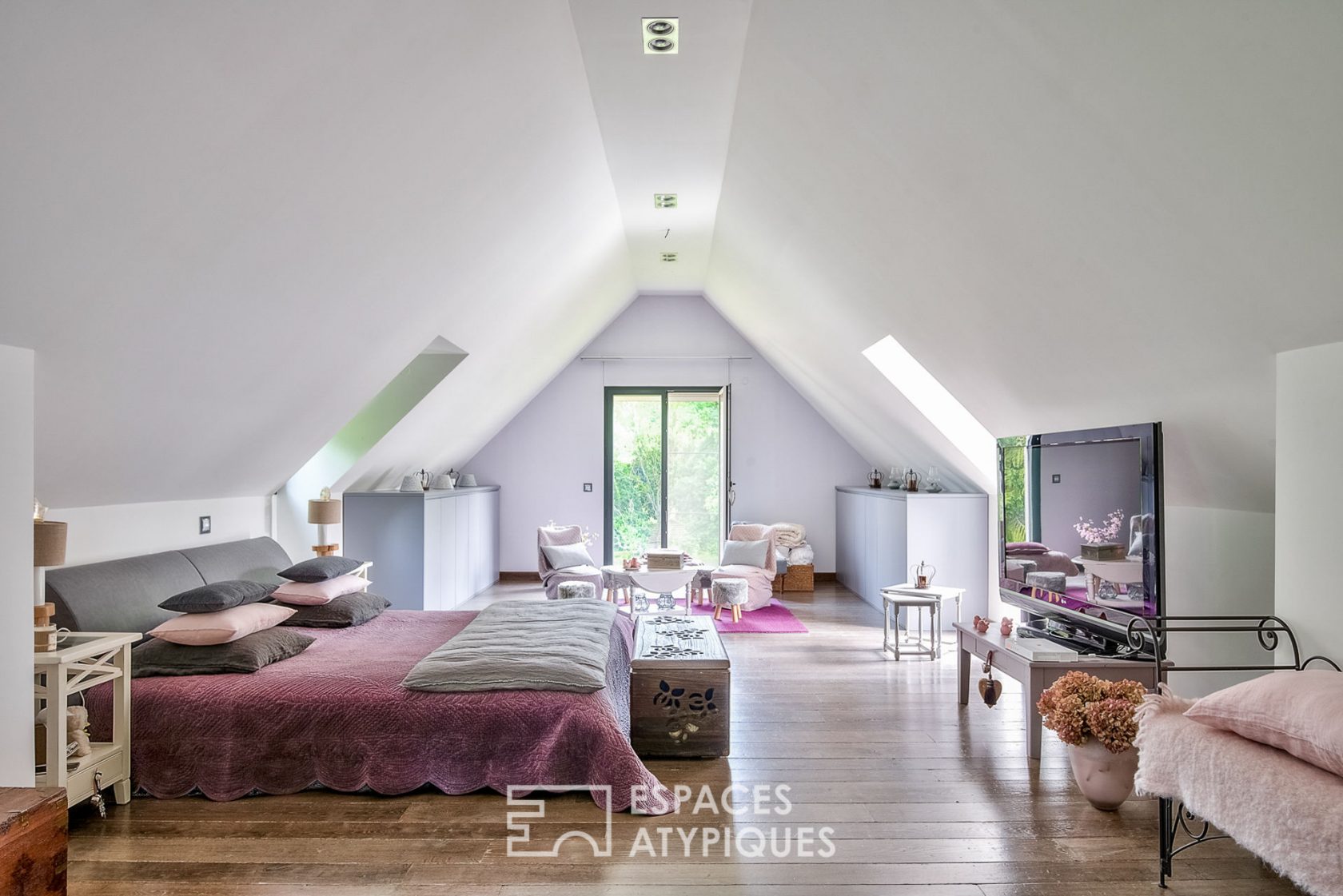 Superbe maison aux beaux volumes avec piscine intérieure