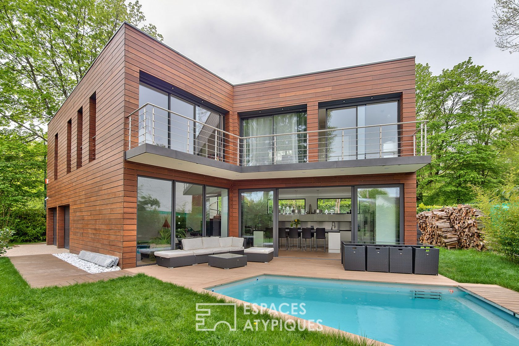 Contemporary villa with pool