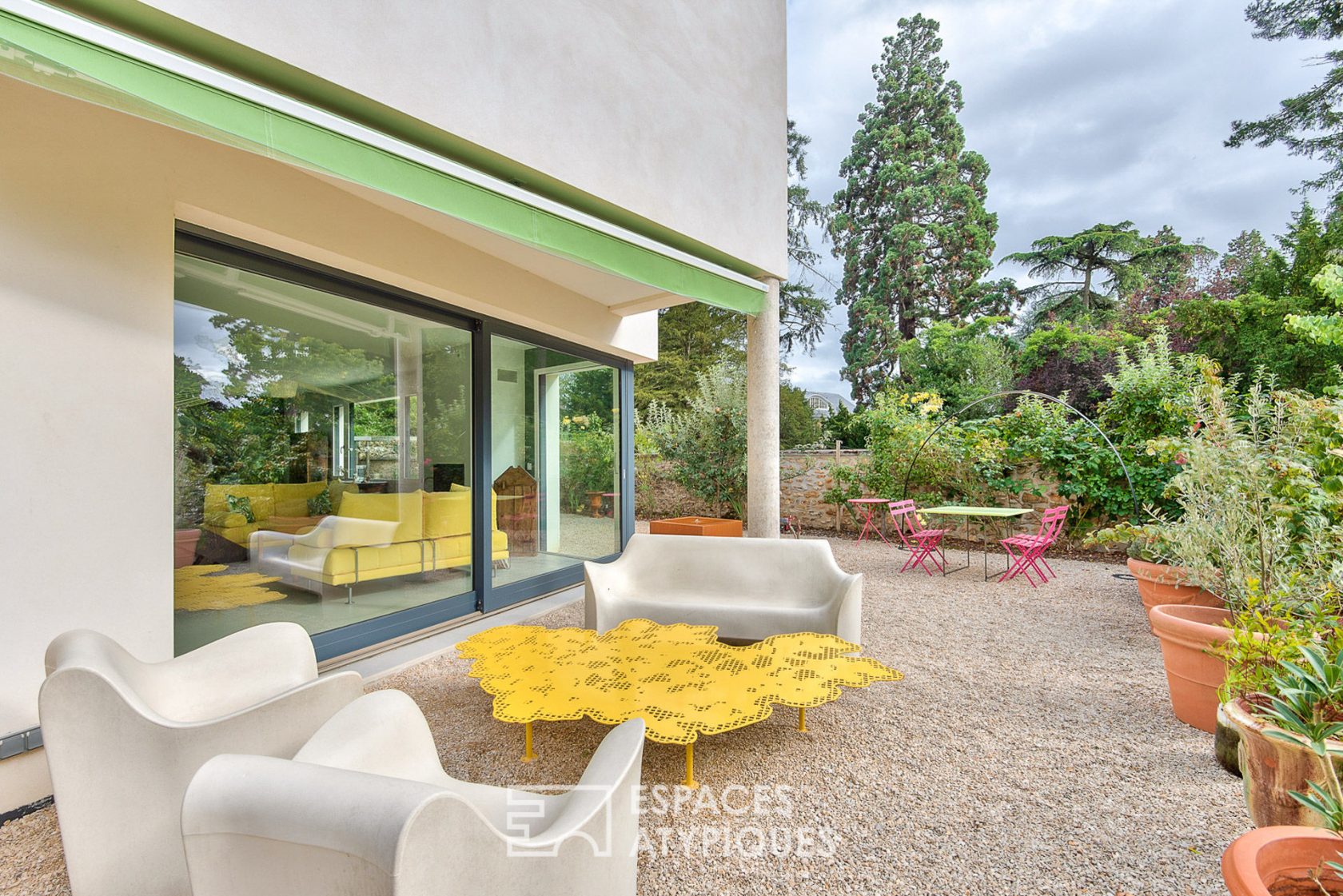 Maison d’architecte avec vue sur parc arboré