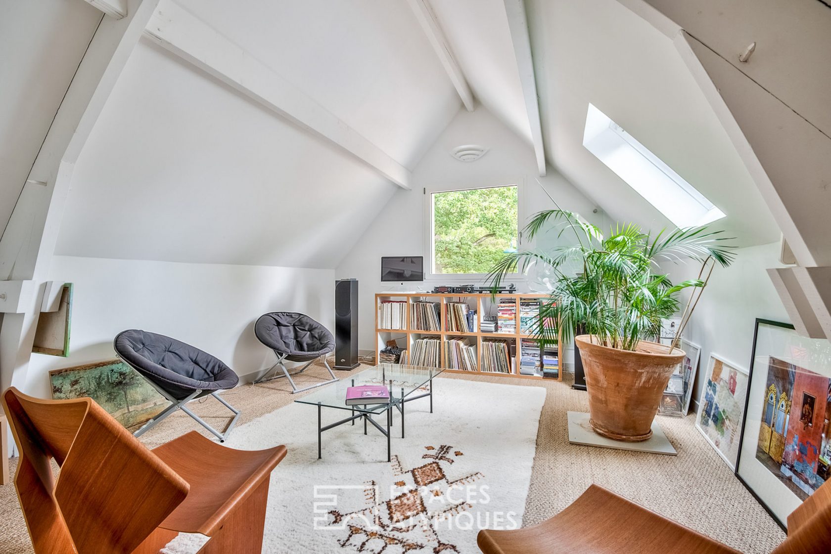 Maison d’architecte avec vue sur parc arboré