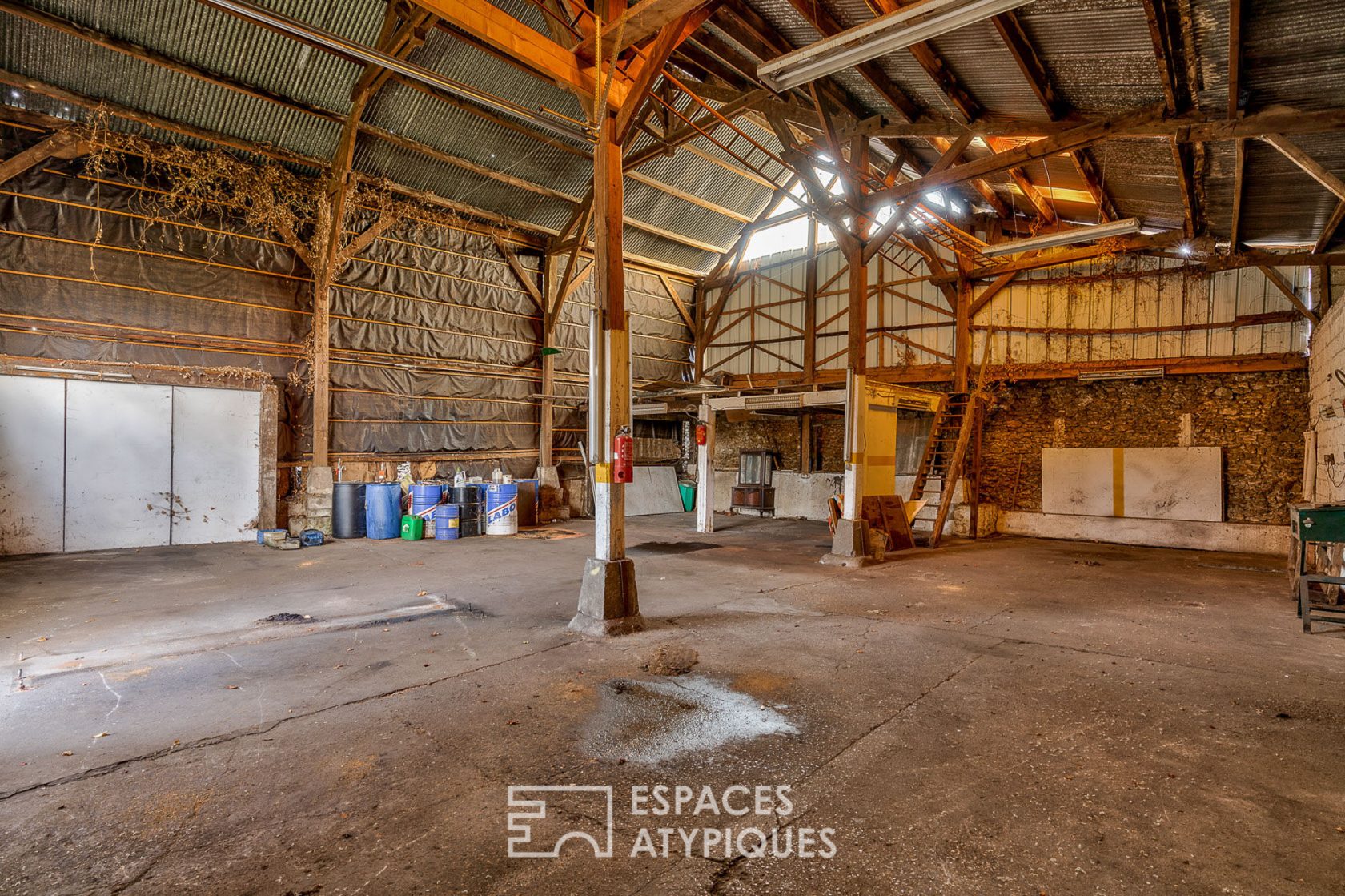 Ancien garage à réhabiliter