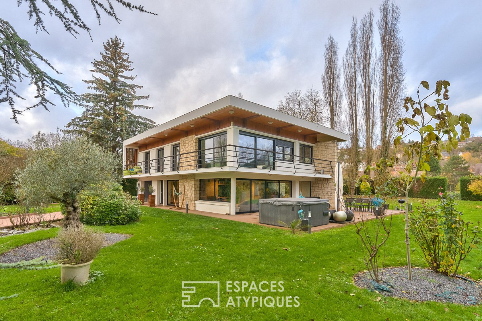 Maison de style Le Corbusier sur une île privée