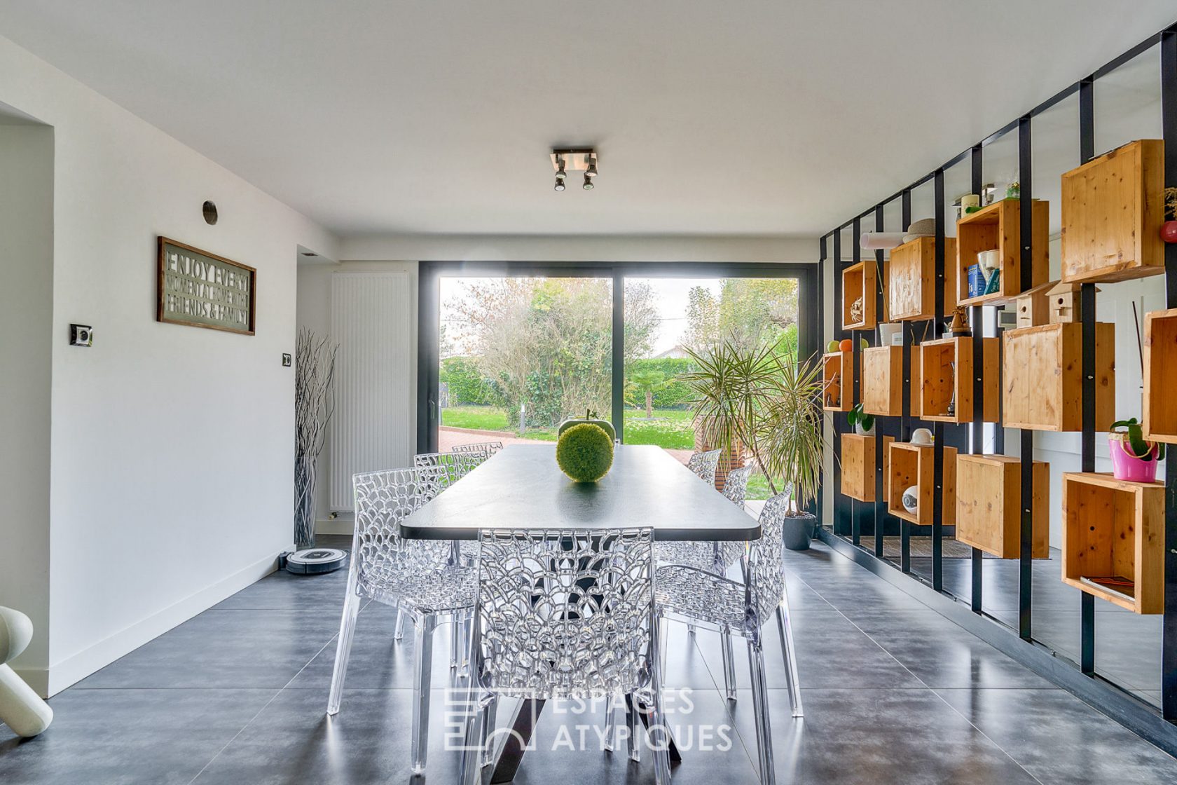 Maison de style Le Corbusier sur une île privée