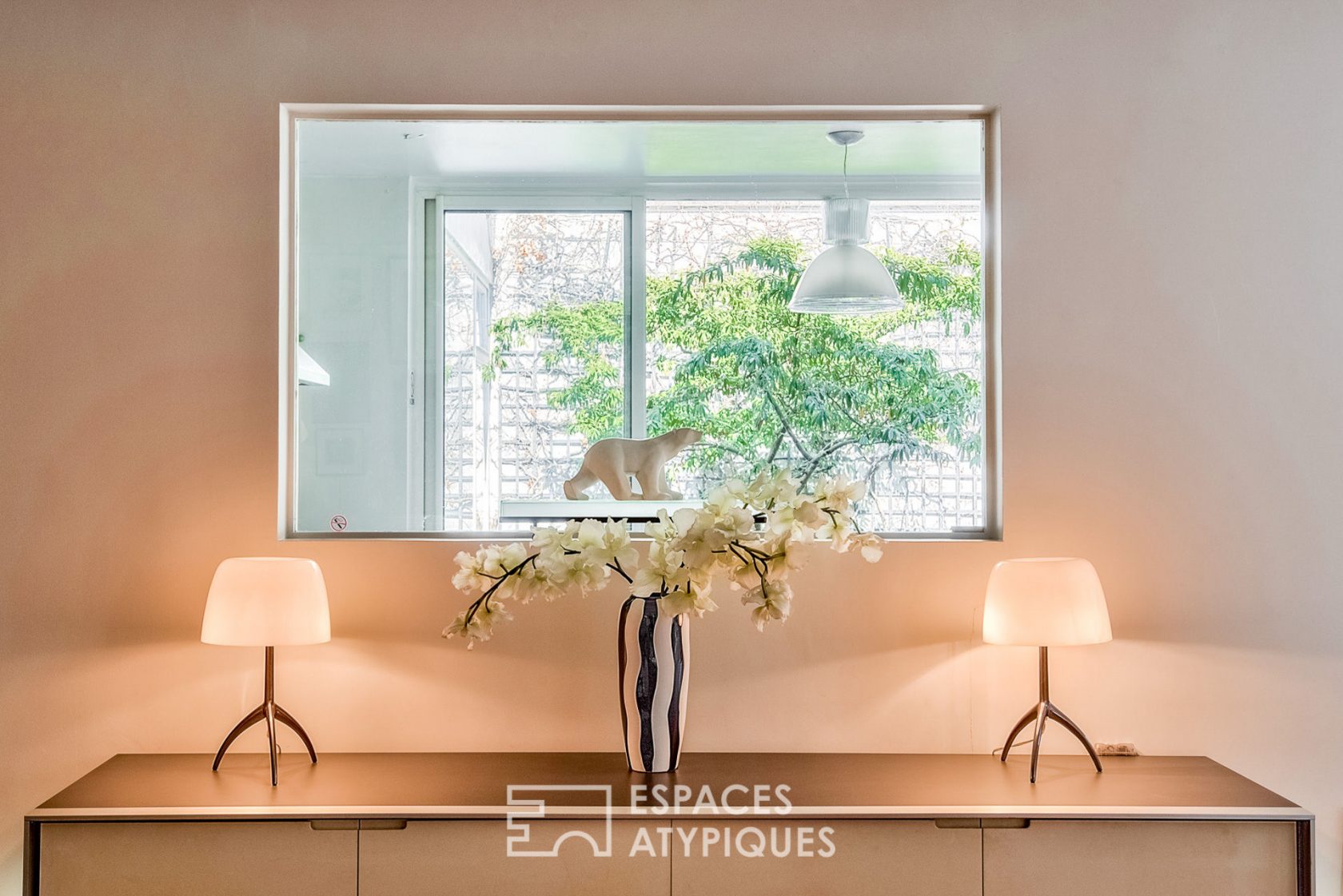 Loft moderniste lumineux avec patios intérieurs