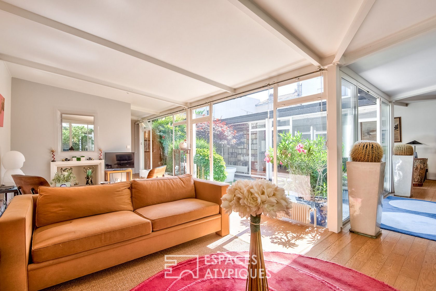 Loft moderniste lumineux avec patios intérieurs