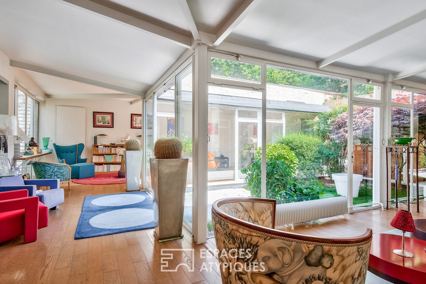 Loft moderniste lumineux avec patios intérieurs