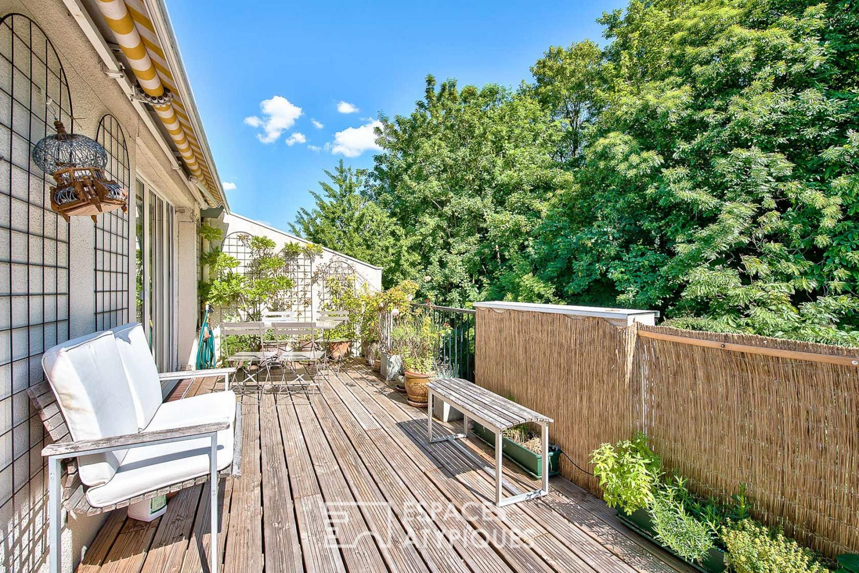 Triplex avec terrasse et vue dégagée