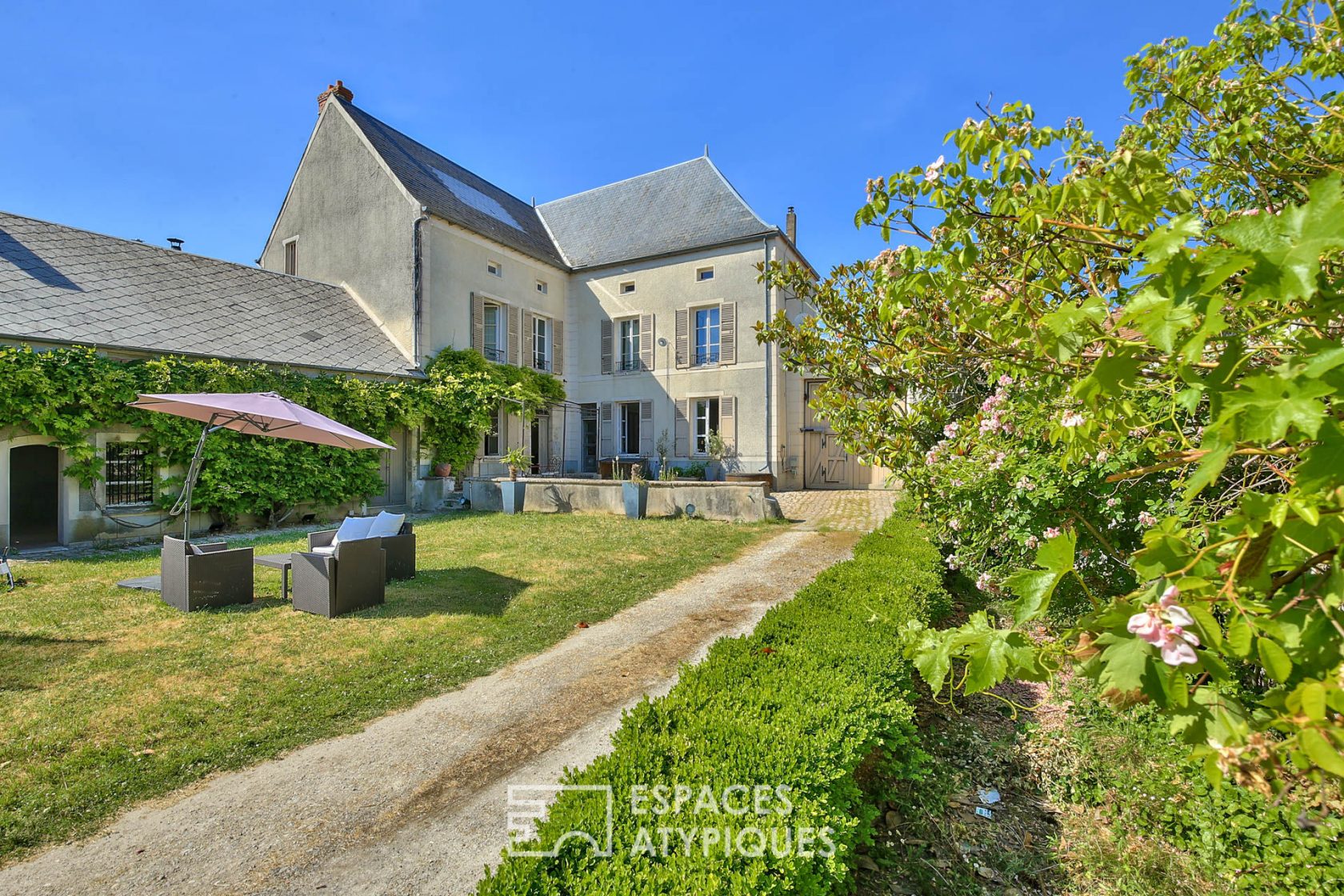 Maison de village à la décoration contemporaine