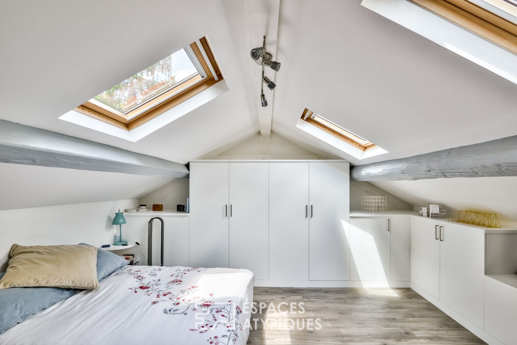 Old carpentry rehabilitated in contemporary