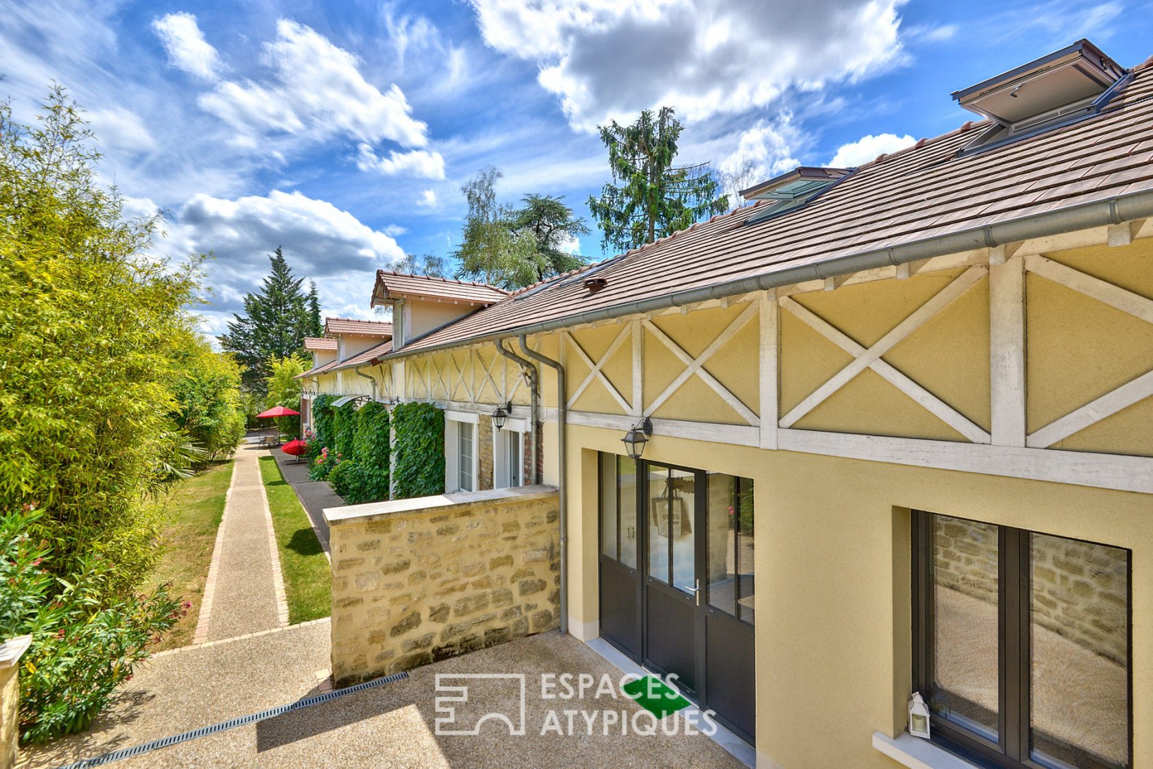 Old carpentry rehabilitated in contemporary