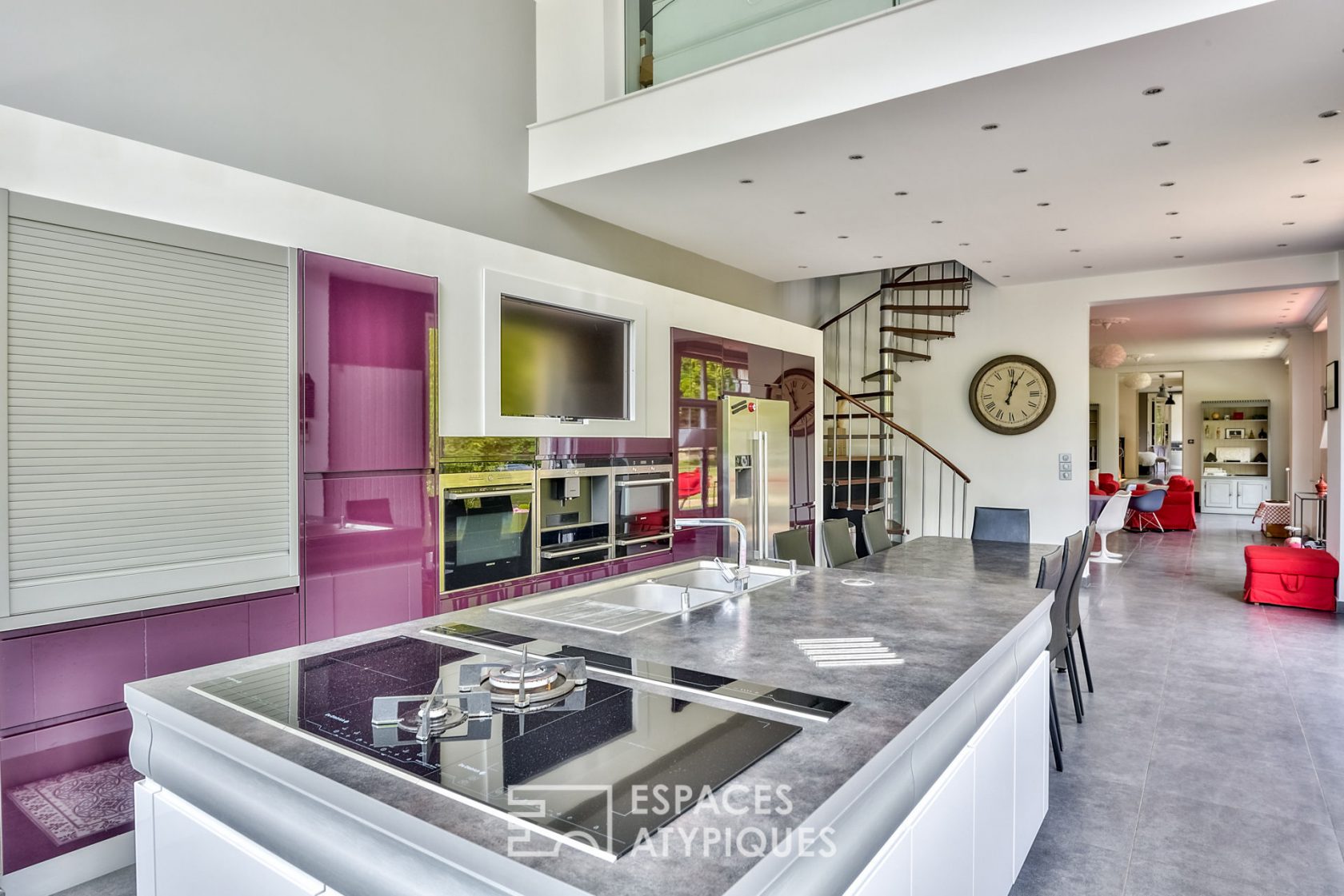 Old carpentry rehabilitated in contemporary