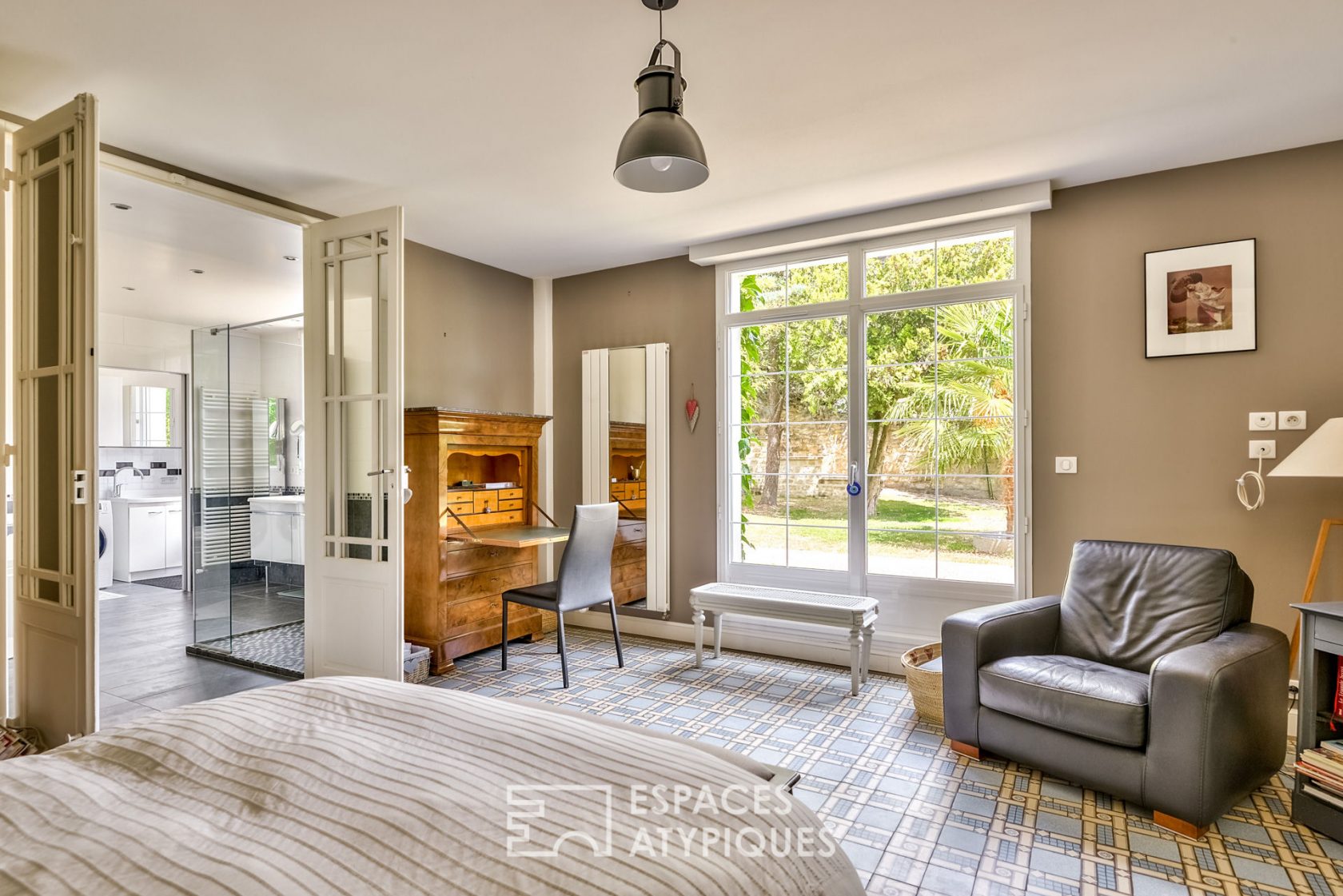 Old carpentry rehabilitated in contemporary