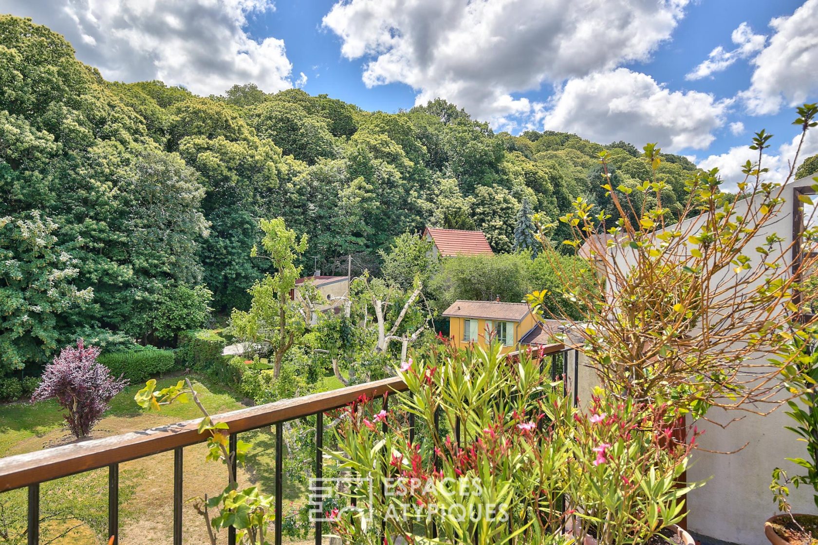 Duplex with terrace and open view