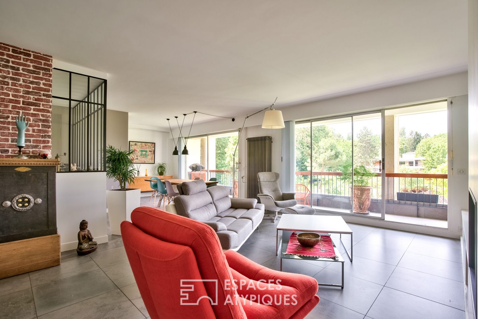 Appartement contemporain avec balcon sur espaces verts