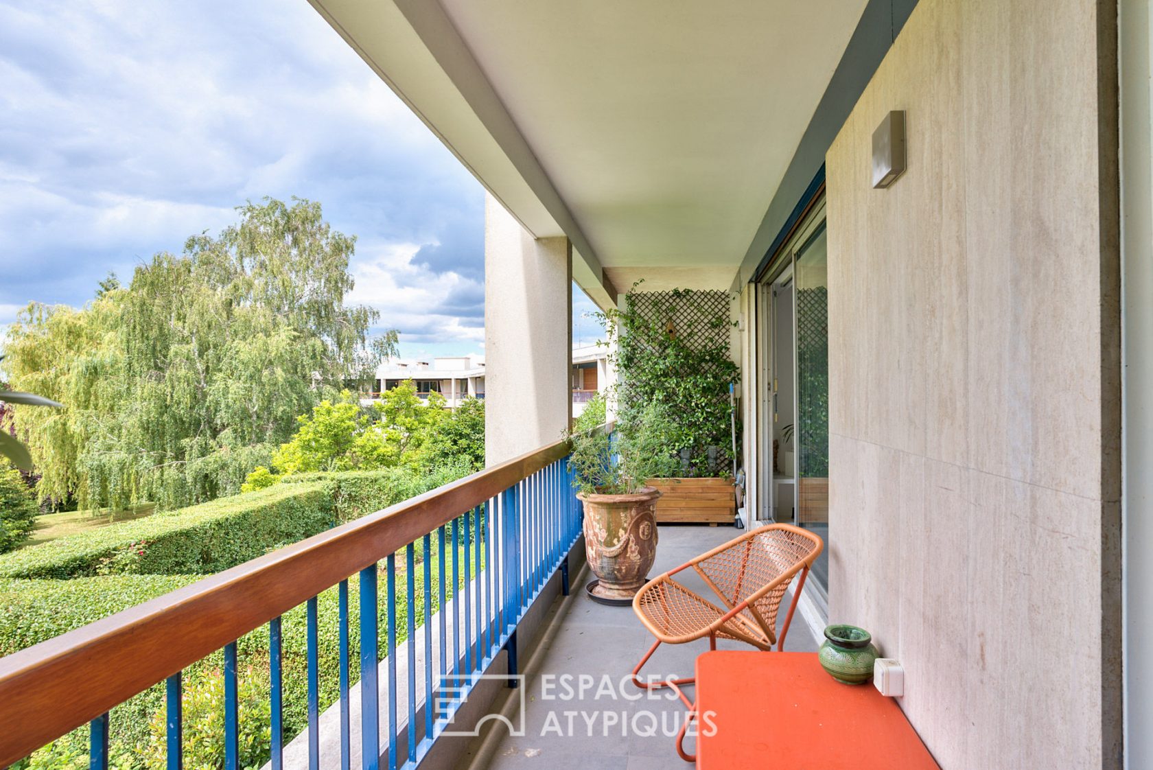 Appartement contemporain avec balcon sur espaces verts