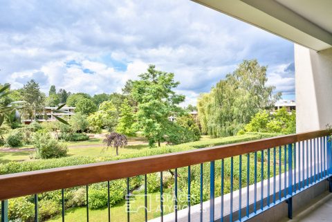 Appartement contemporain avec balcon sur espaces verts