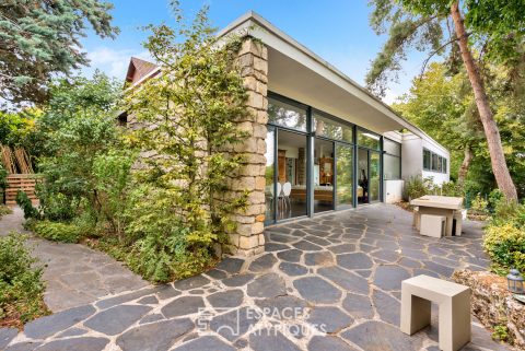 Architect house from the 1950s renovated in contemporary style