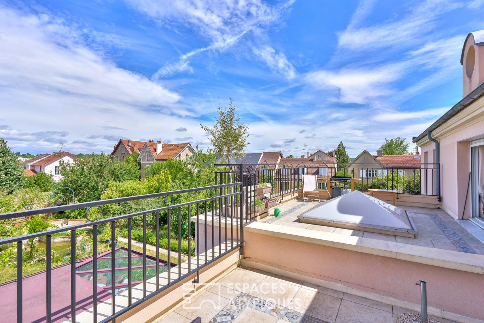 Bright apartment with terrace