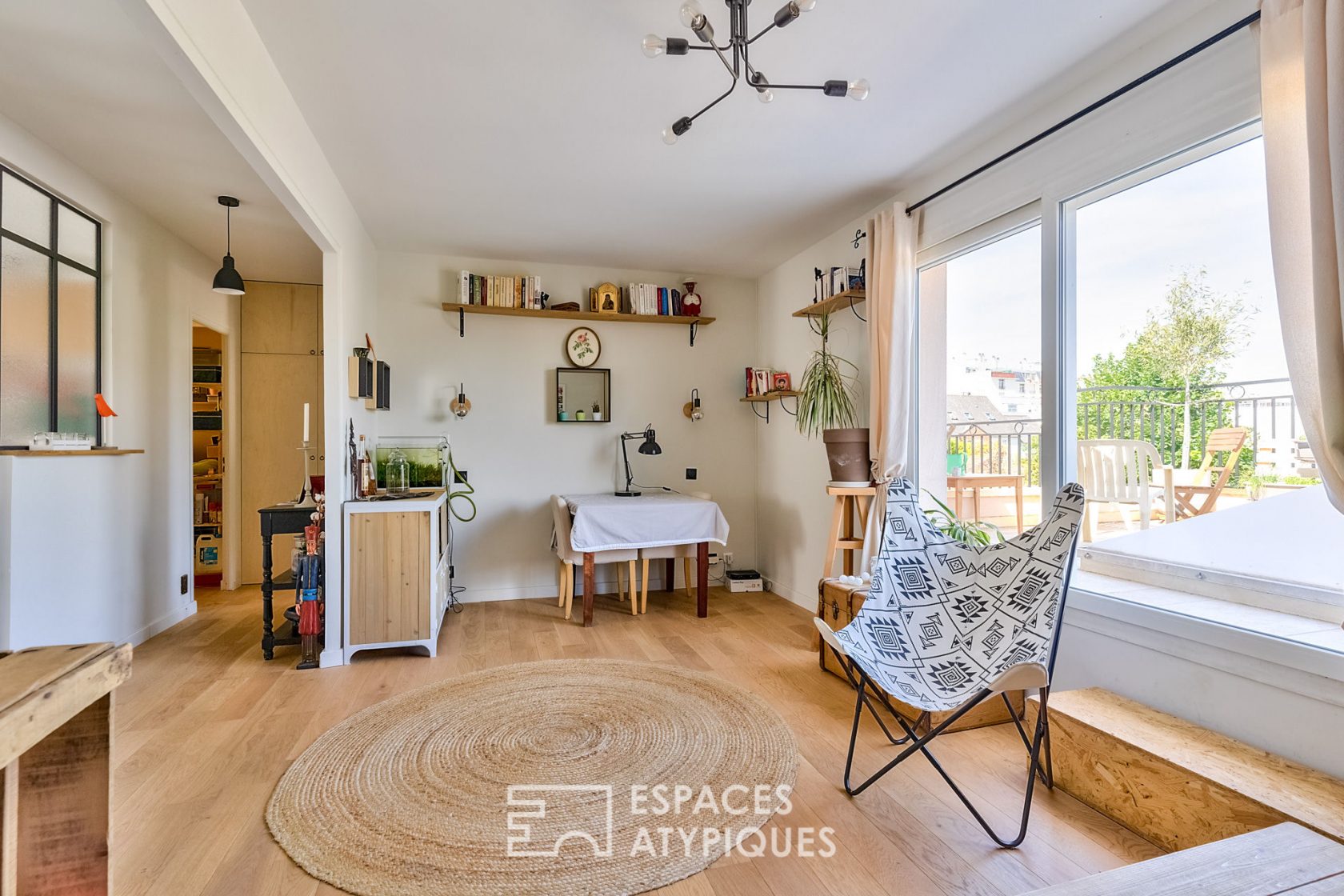 Bright apartment with terrace