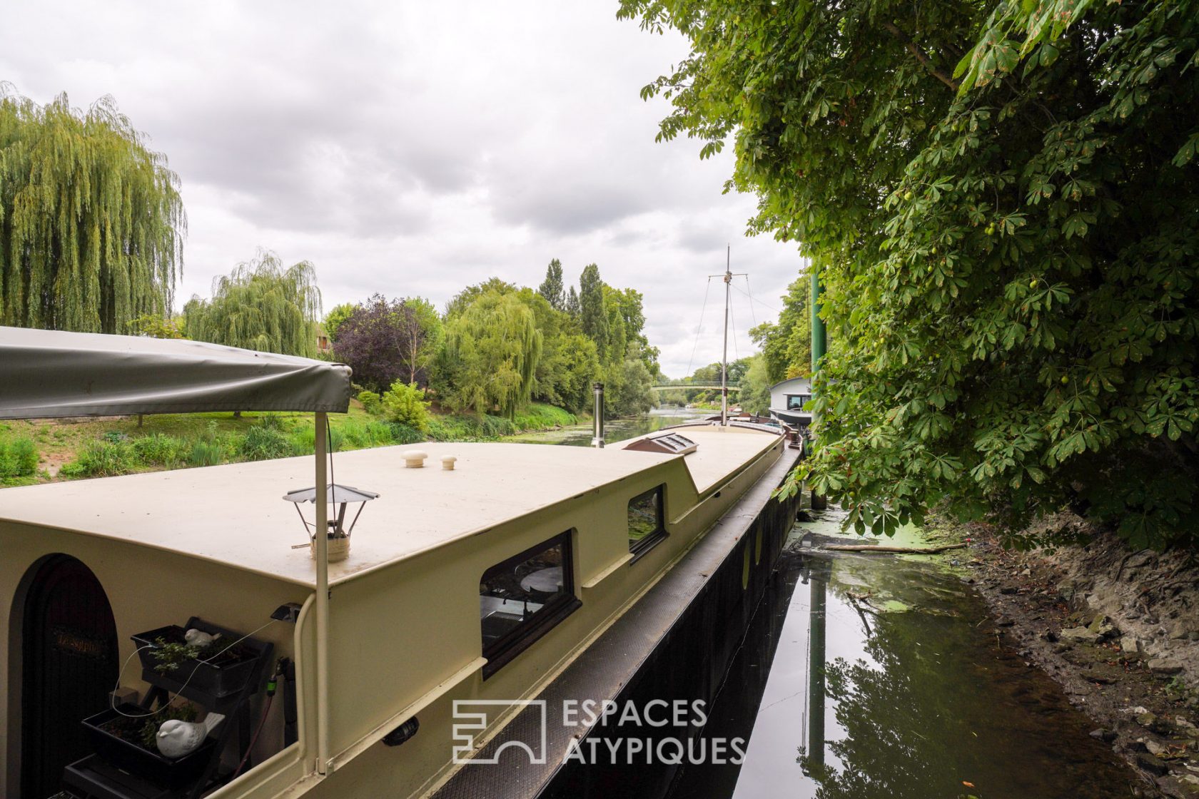 Péniche à la décoration raffinée